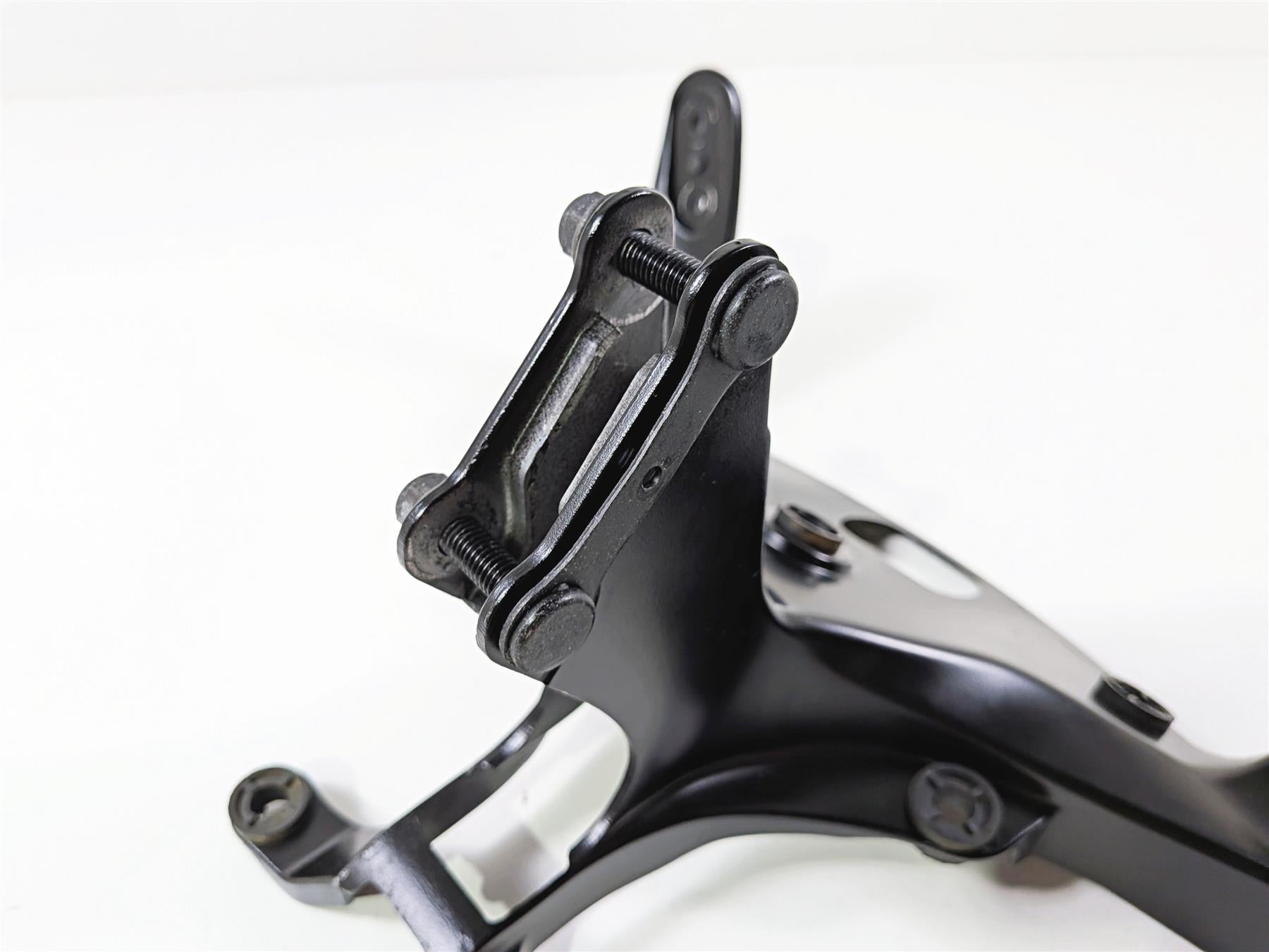 2008 Yamaha YZF R1 RN19 Front Stay Holder Carrier 4C8-28356-00-00 {{ shop.shopifyCountryName }} - Mototech271