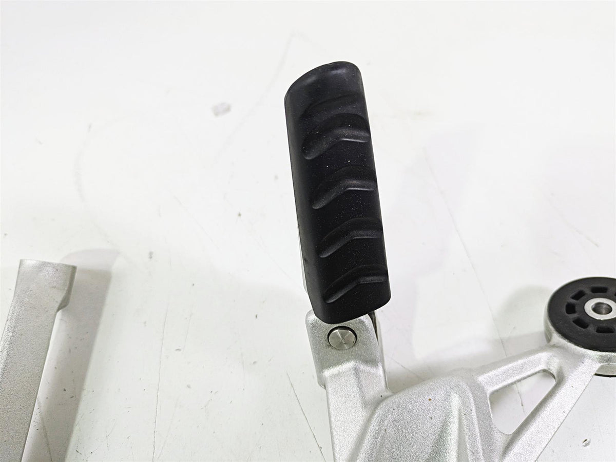 2016 BMW R1200RS K54 Passenger Footpeg Foot Peg Set 46718540798 46718540799 {{ shop.shopifyCountryName }} - Mototech271