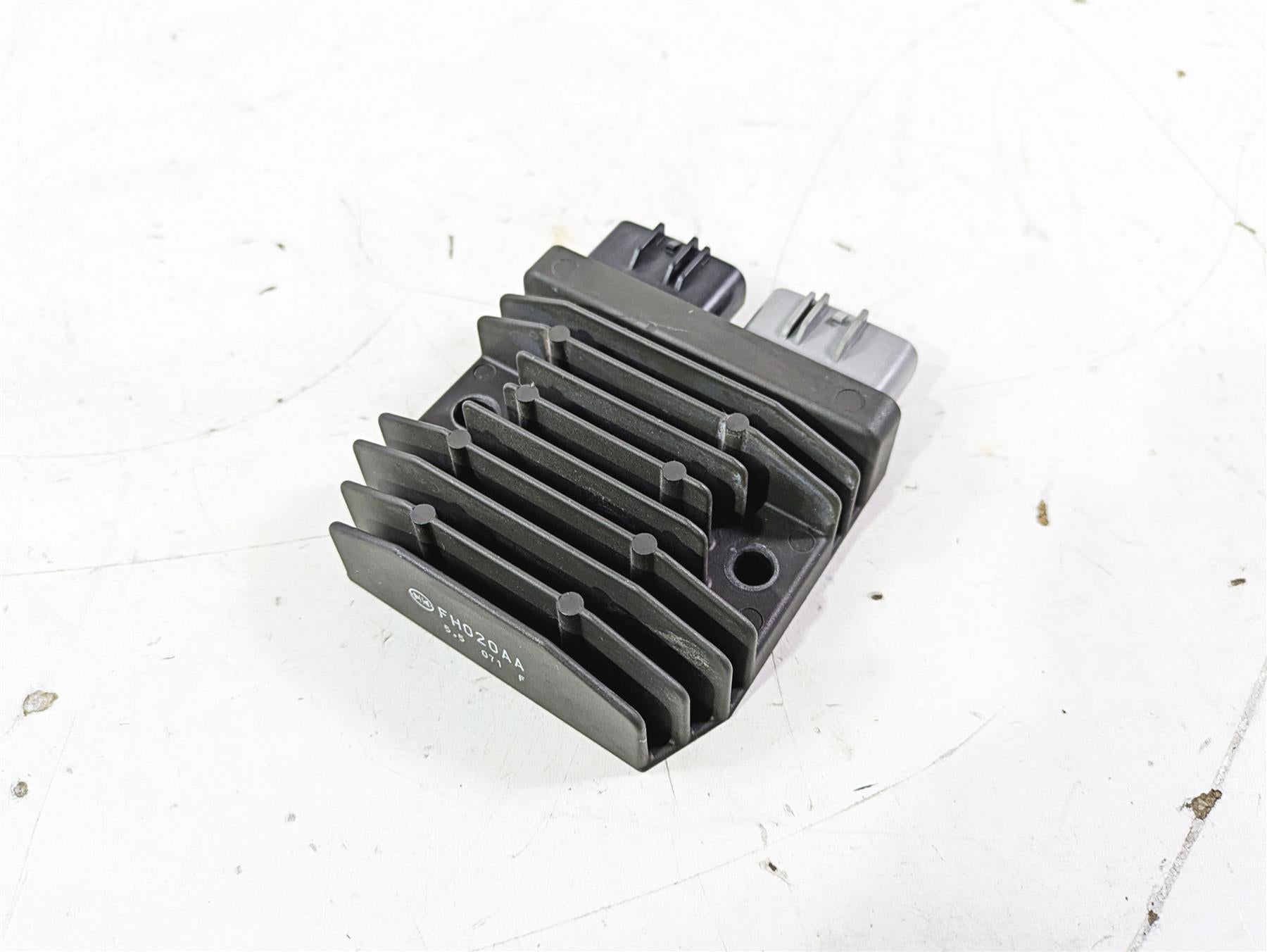2015 Ducati Panigale 1299 S Rectifier Voltage Regulator 54040301B FH020AA {{ shop.shopifyCountryName }} - Mototech271