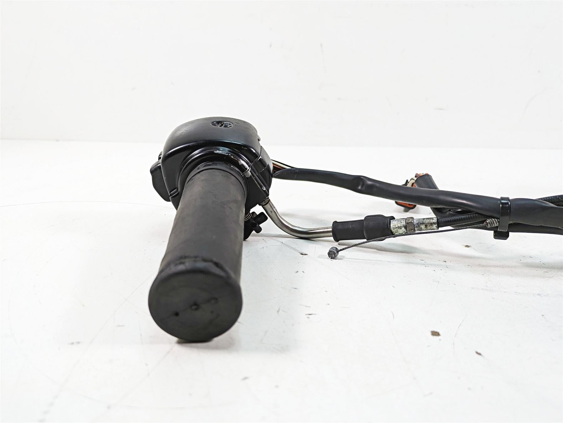2006 Harley FLSTI Softail Heritage Right Hand Throttle Control Switch 71684-06A {{ shop.shopifyCountryName }} - Mototech271