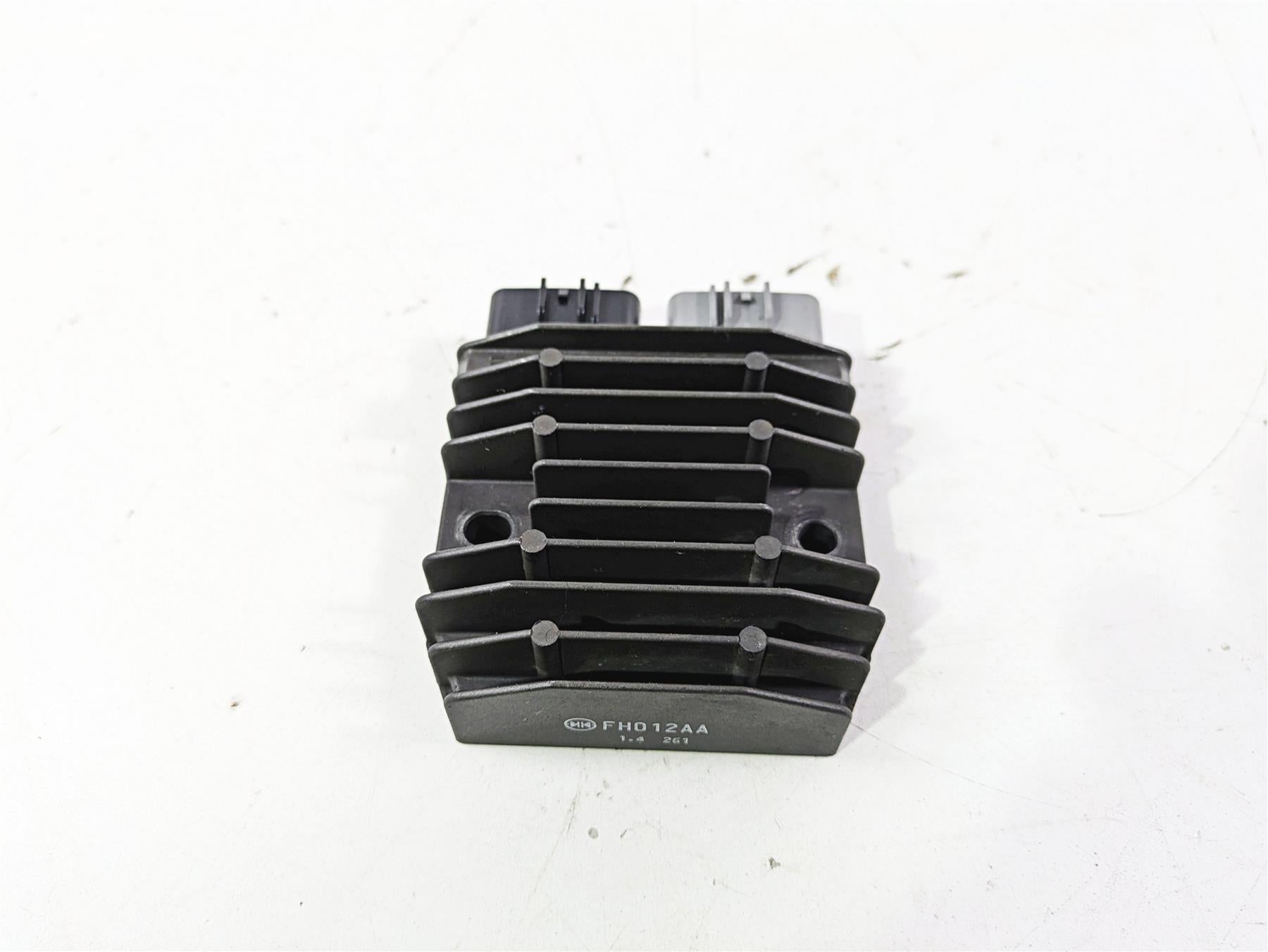 2012 Yamaha XT1200 Super Tenere Rectifier Voltage Regulator 1D7-81960-00 FH012AA {{ shop.shopifyCountryName }} - Mototech271