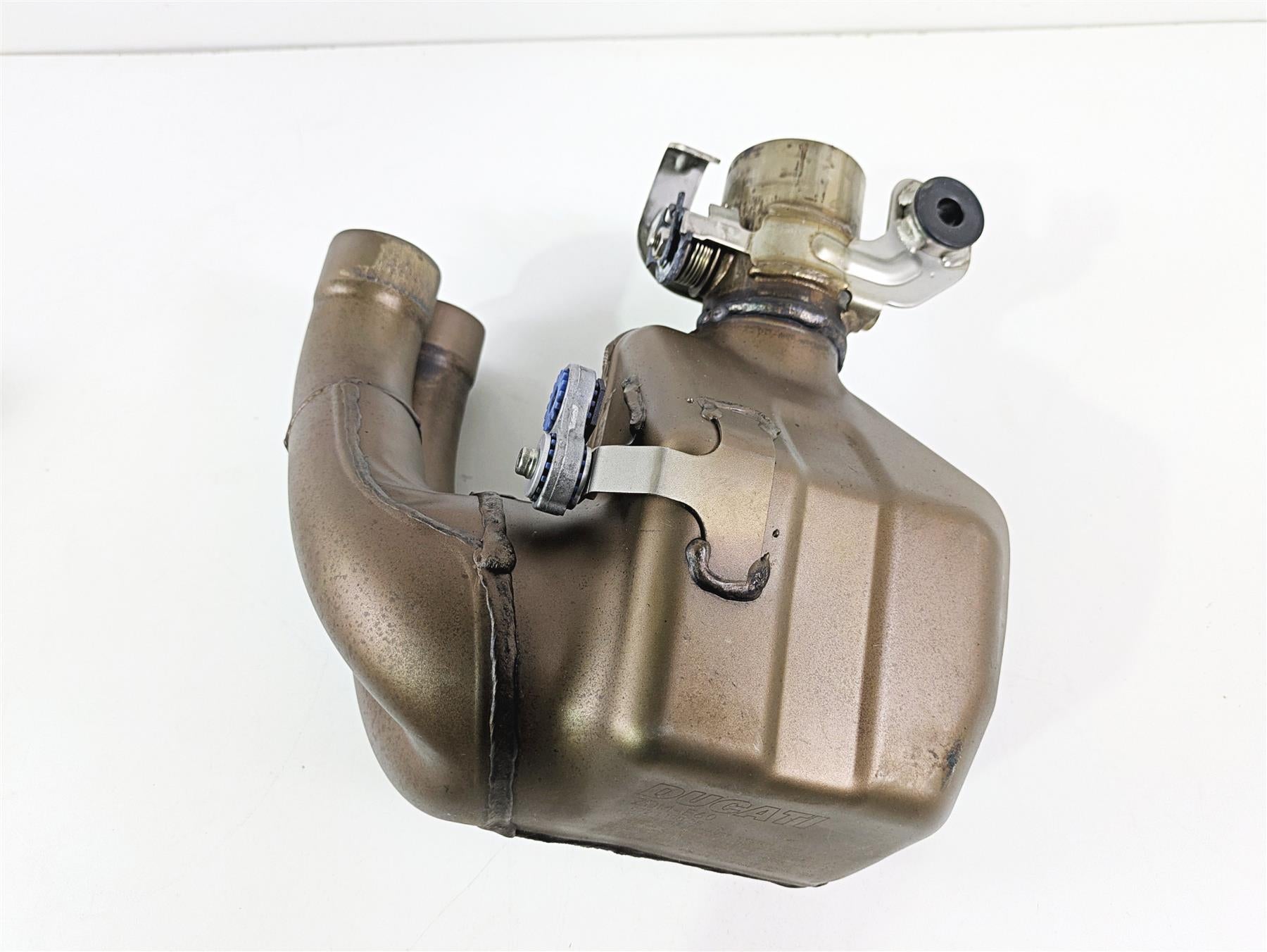 2022 Ducati Hypermotard 950 Exhaust Chamber & Header & Servo 57212111A {{ shop.shopifyCountryName }} - Mototech271