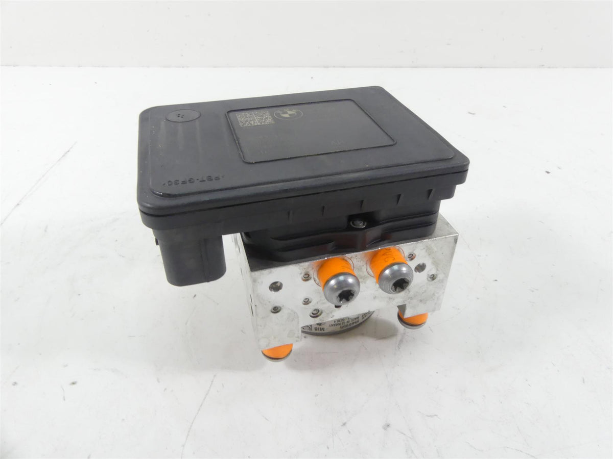 2017 BMW R1200RT K52 Abs Brake Pump Module 34518566956 {{ shop.shopifyCountryName }} - Mototech271
