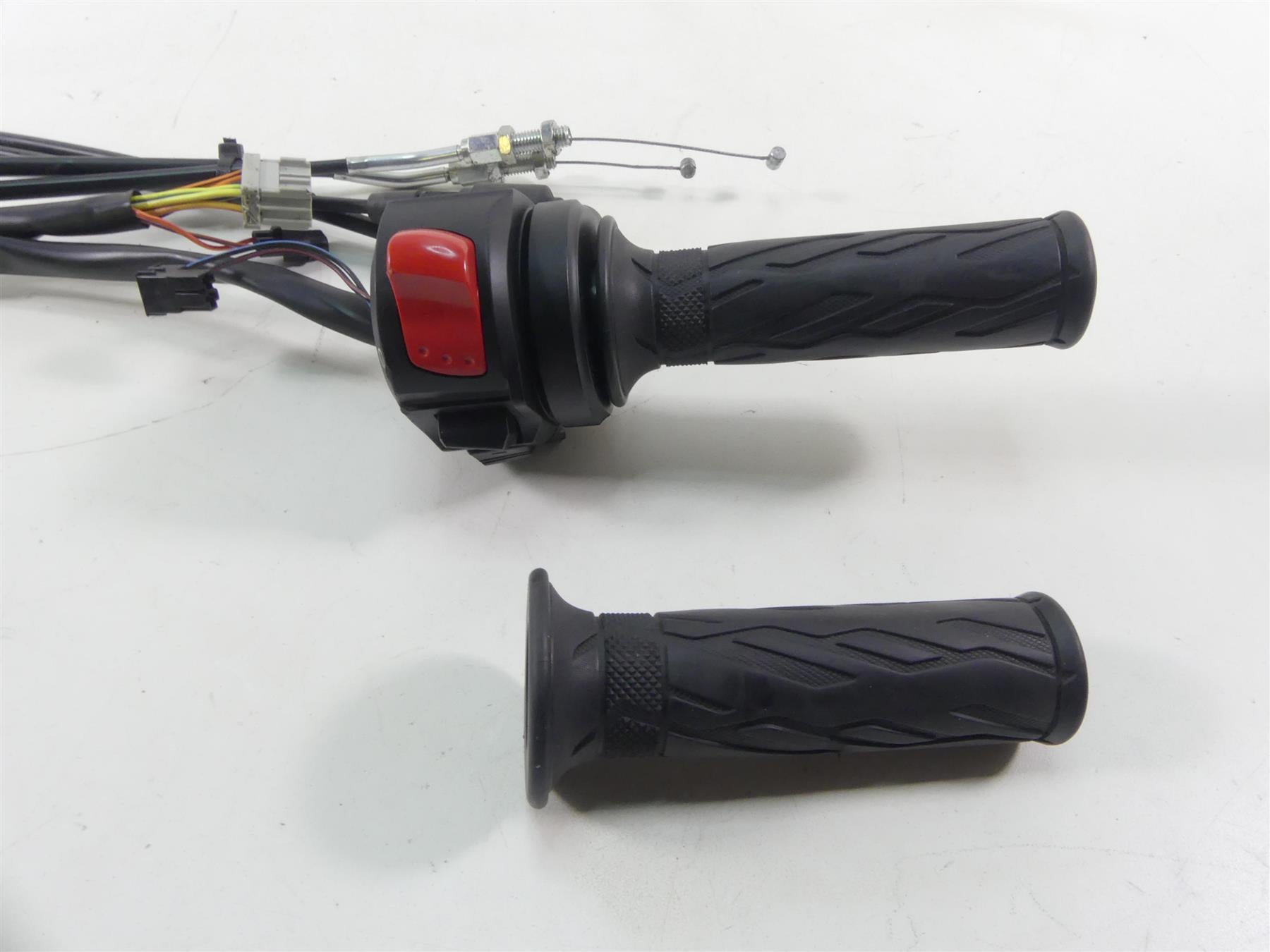 2020 Suzuki GSX1300 R Hayabusa Right Hand Start Stop Control Switch 37200-15H10 {{ shop.shopifyCountryName }} - Mototech271
