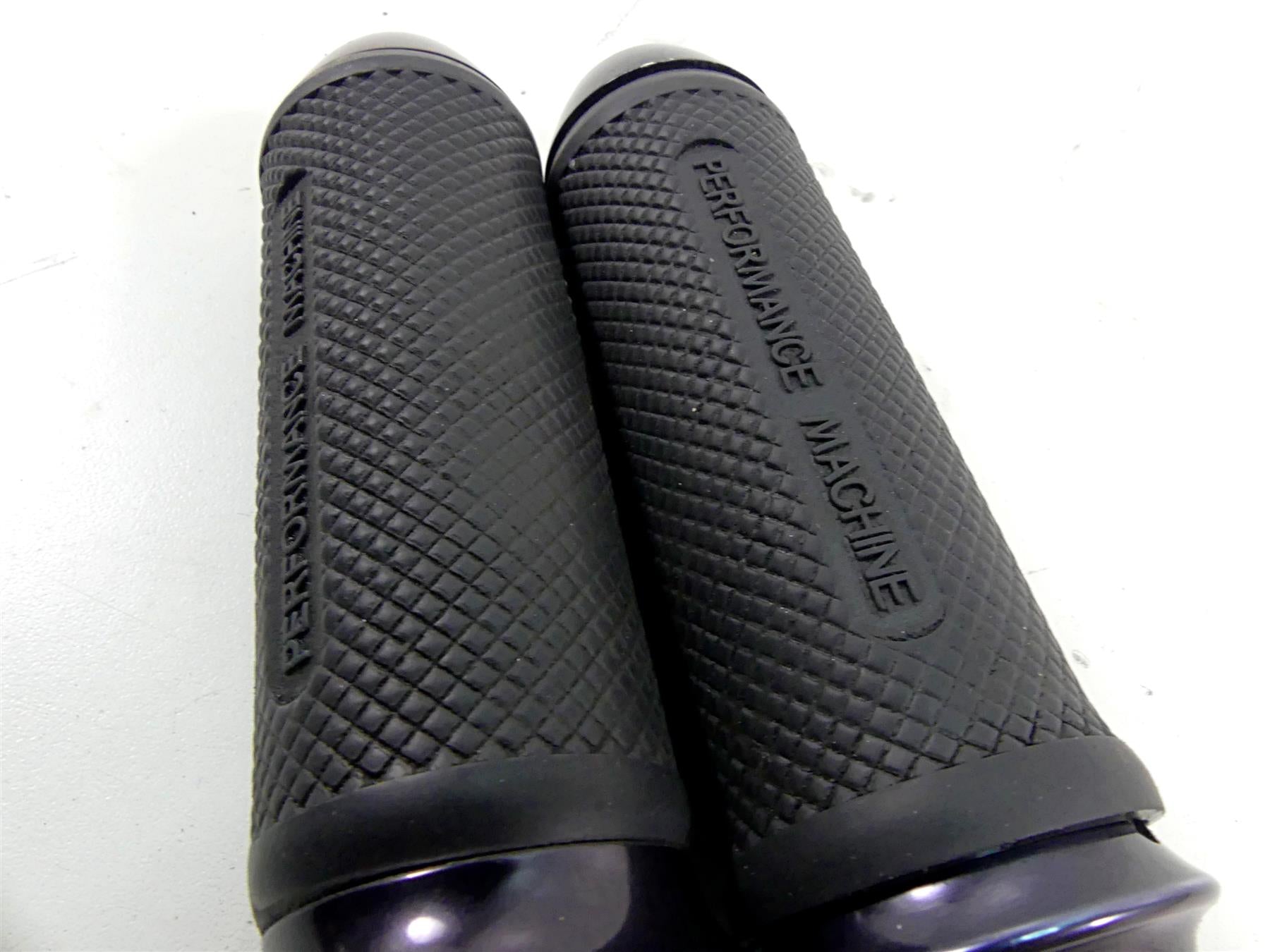 2014 Harley Dyna FXDB Street Bob Performance Machine Hand Grip Set 0063-2027-B {{ shop.shopifyCountryName }} - Mototech271
