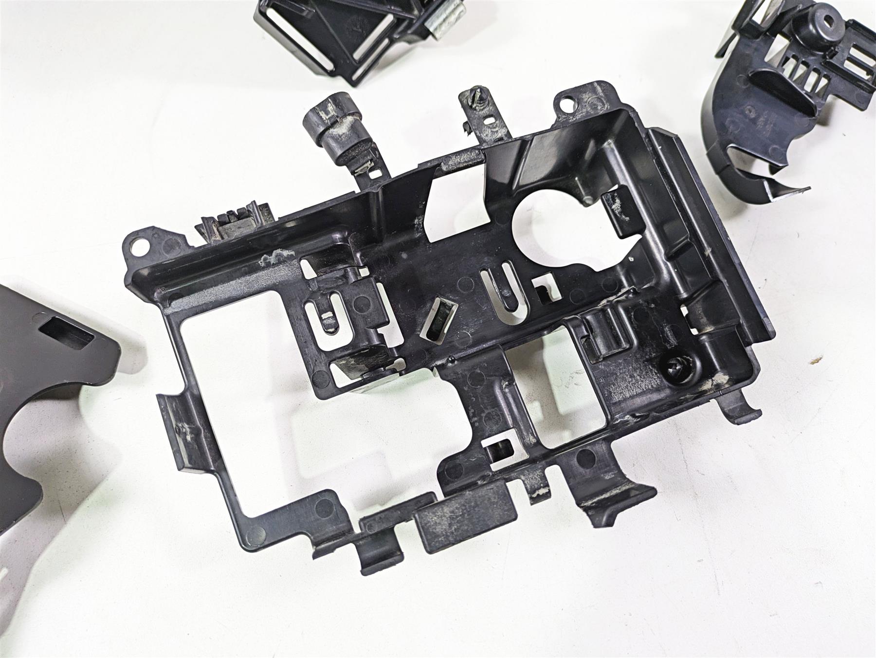 2020 Harley Softail FXST Standard Electrical Battery Carrier Set 69201632 {{ shop.shopifyCountryName }} - Mototech271