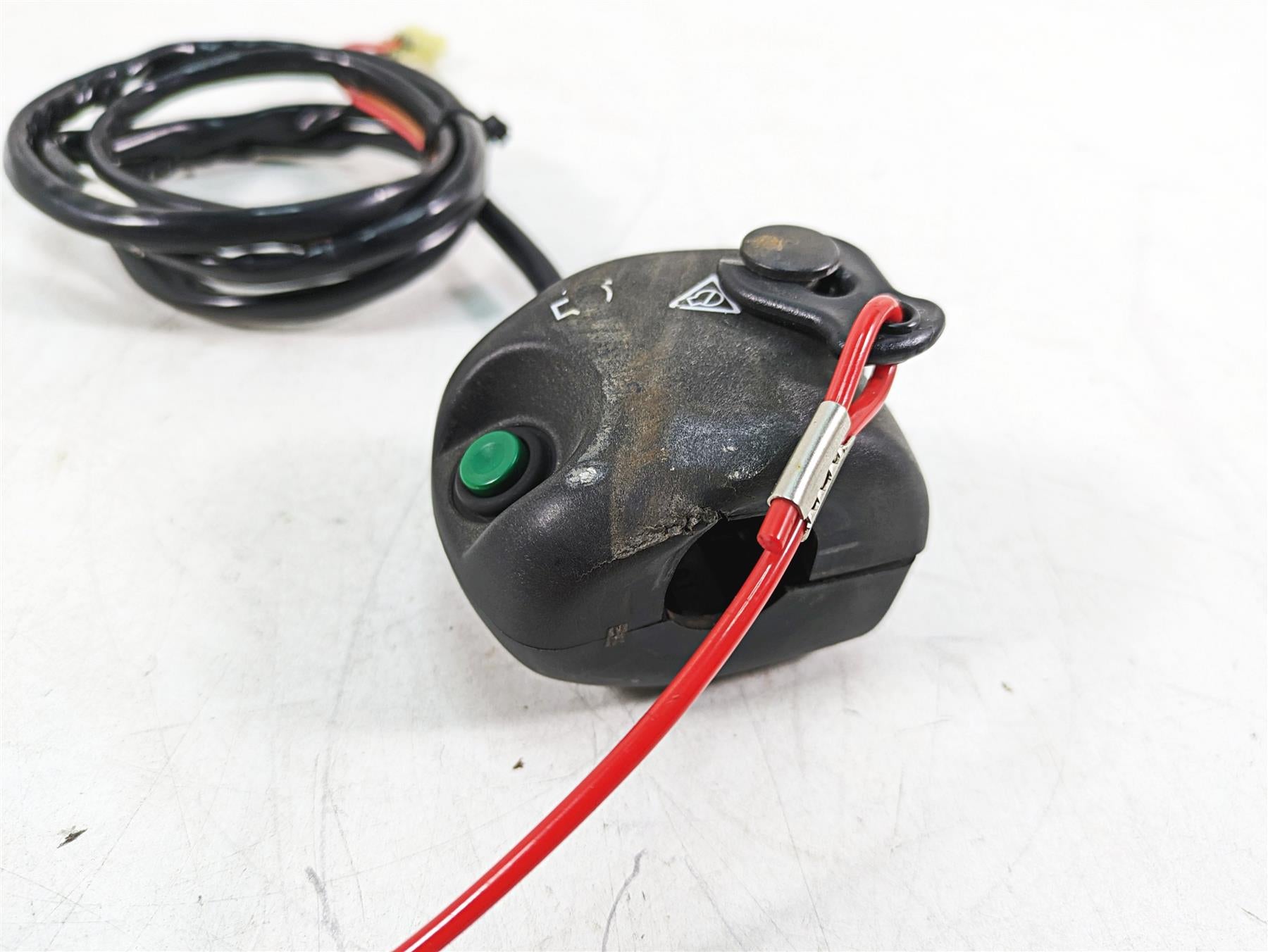 2022 Yamaha Waverunner EX Sp EX1050BX Left Stop Control Switch F3Y-68310-00-00 {{ shop.shopifyCountryName }} - Mototech271