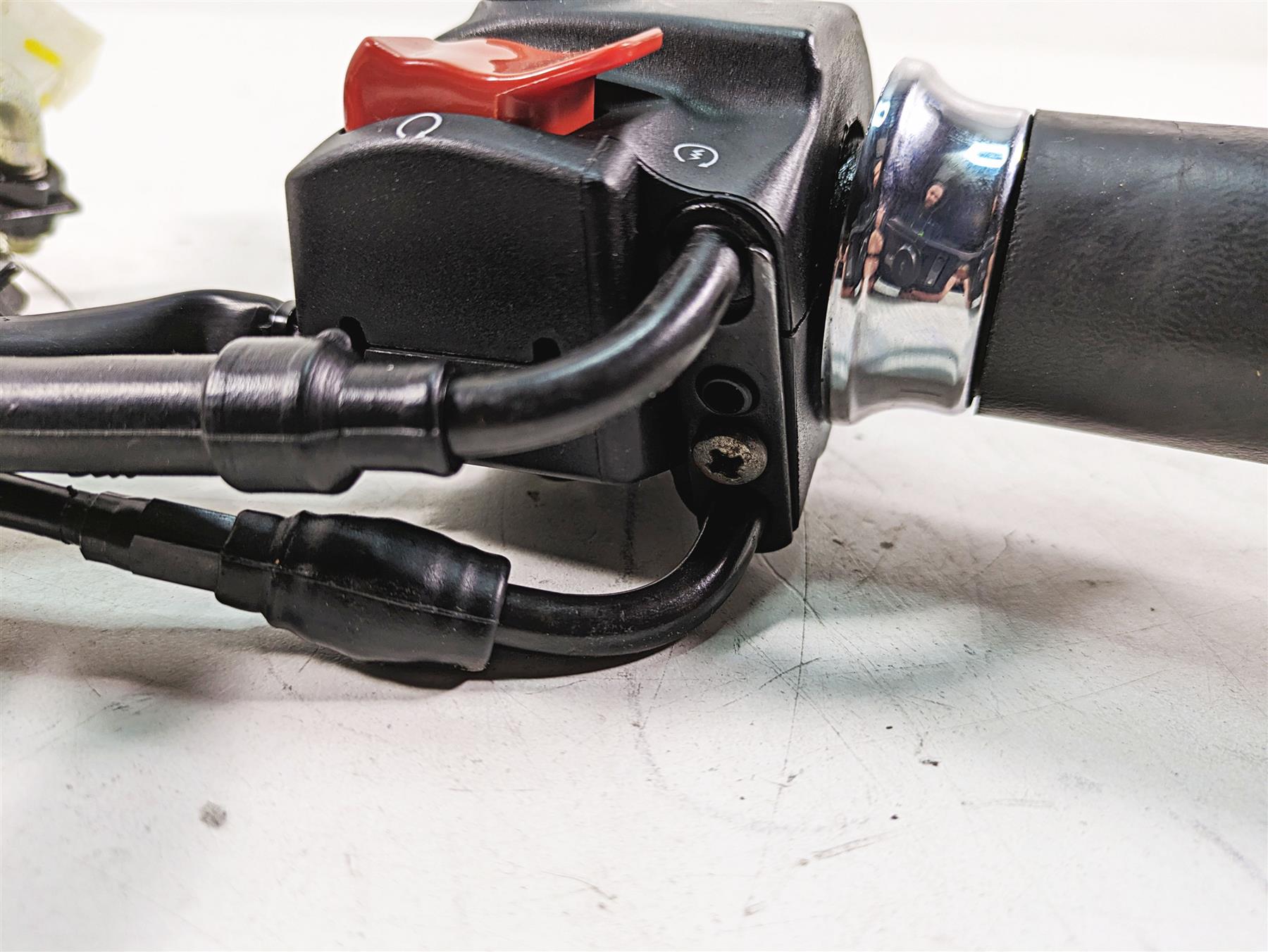 2014 Moto Guzzi California 1400 T Right Cruise Control Throttle Switch B063030 {{ shop.shopifyCountryName }} - Mototech271