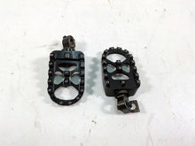 Load image into Gallery viewer, 2015 Harley FXDL Dyna Low Rider Aftermarket Grip Stunt Footpeg Foot Peg Set
