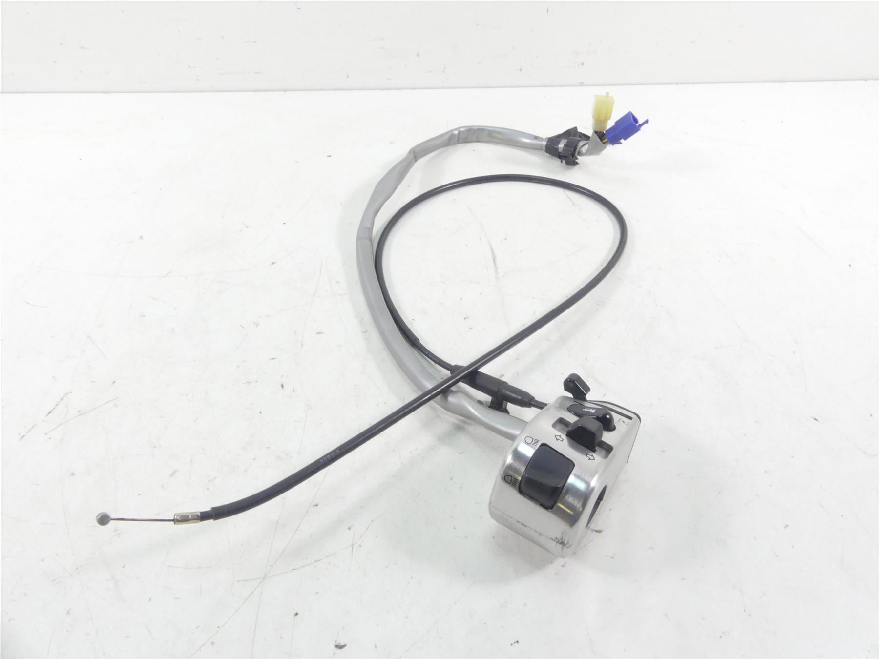 2002 Yamaha XVS1100 V-Star Left Hand Turn Signal Control Switch 5EL-83973-10-00 {{ shop.shopifyCountryName }} - Mototech271