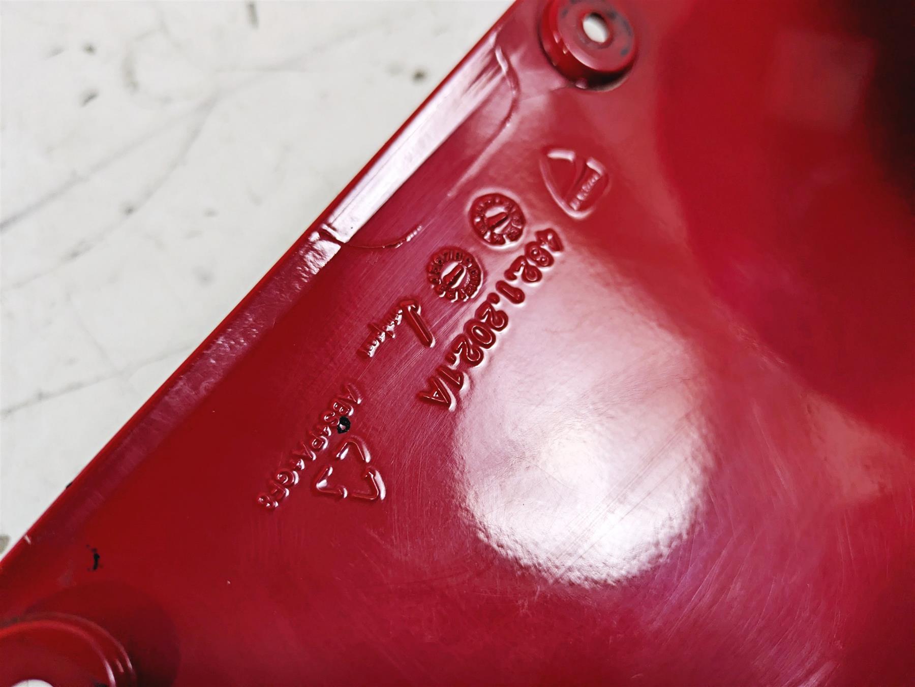 2015 Ducati Panigale 1299 S Left Side Tail Fairing Cover CRACK 48212021AA {{ shop.shopifyCountryName }} - Mototech271