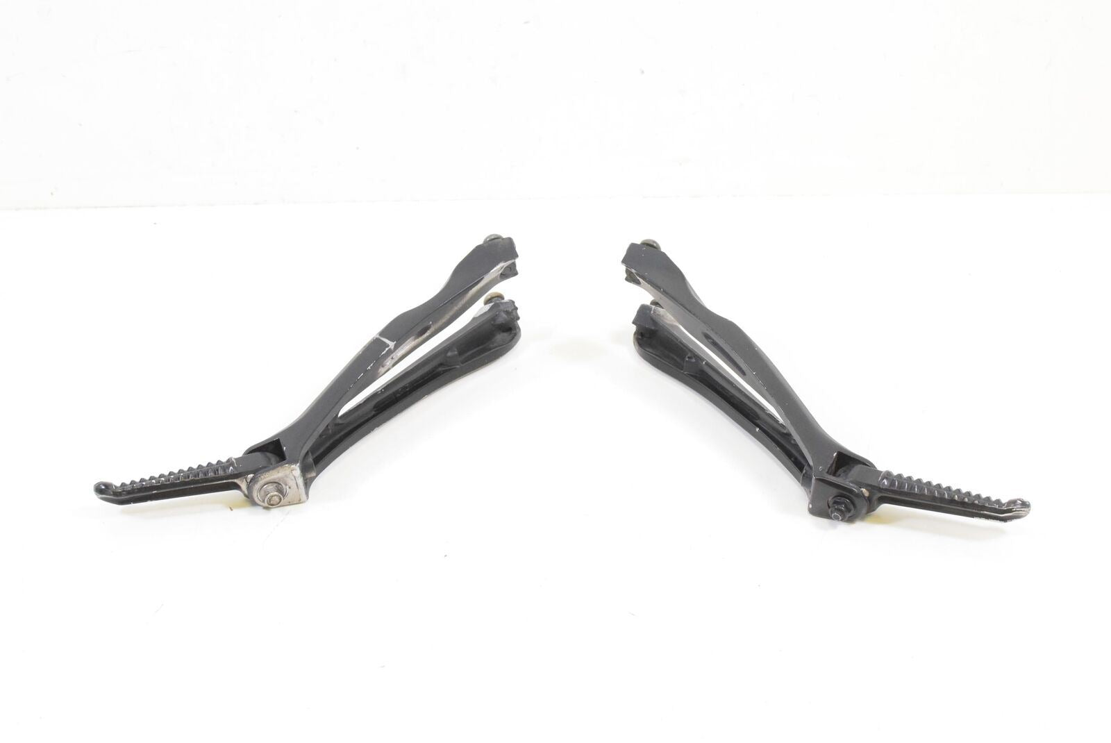 2005 Yamaha YZFR1 YZF R1 Rear Passenger Foot Peg Footpeg Set R 5VY-2741L-00-00 {{ shop.shopifyCountryName }} - Mototech271