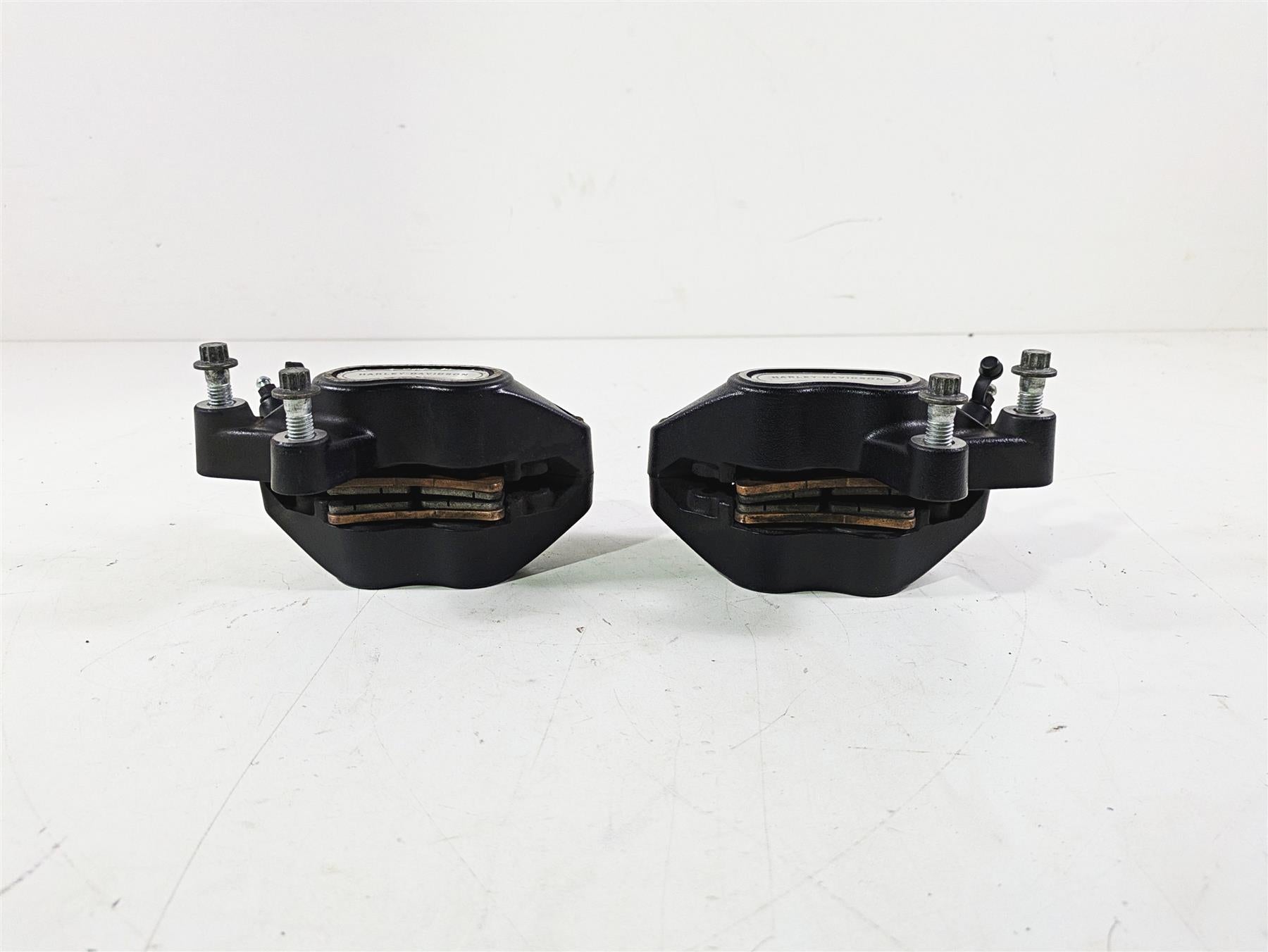 2018 Harley Softail FXFBS Fat Bob Front Brake Caliper Set 41300095 41300205 {{ shop.shopifyCountryName }} - Mototech271