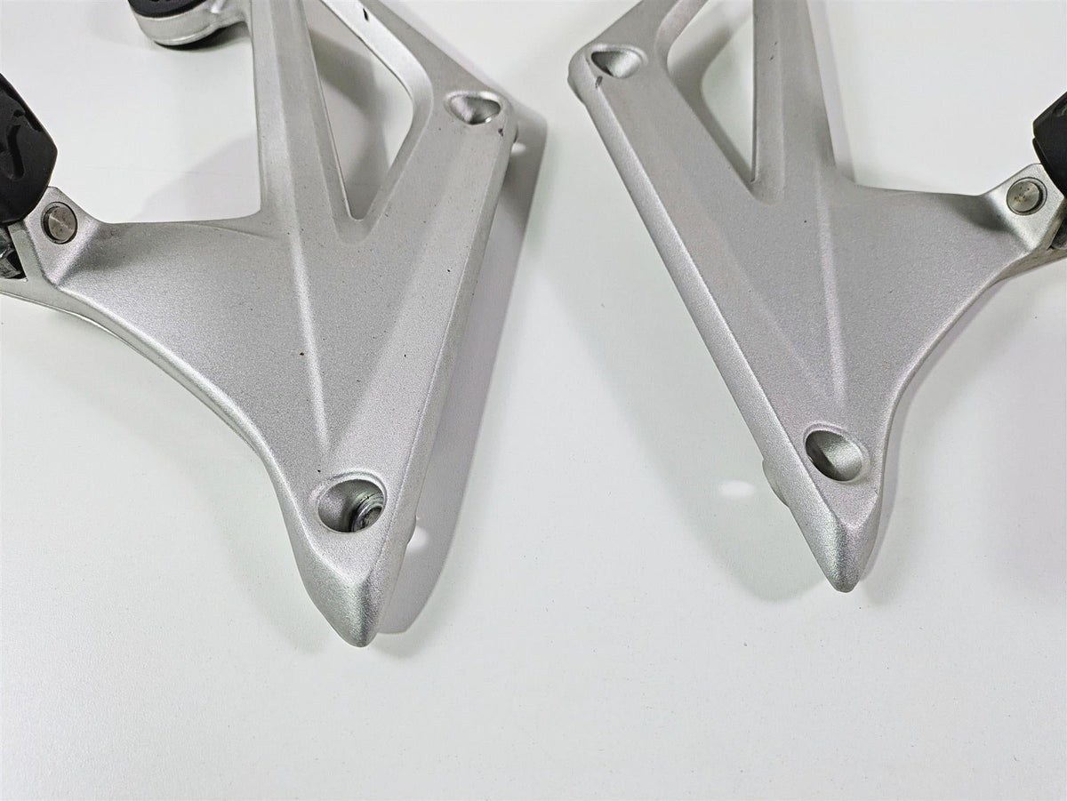 2019 BMW R1250RT K52 Rear Passenger Footpeg Set 46718534789 46718534790 {{ shop.shopifyCountryName }} - Mototech271