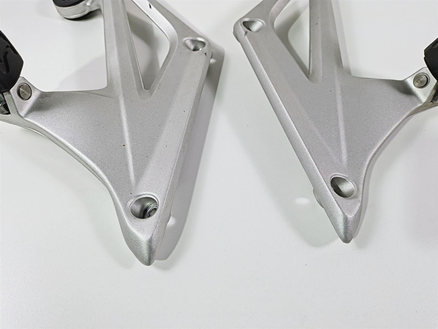 2019 BMW R1250RT K52 Rear Passenger Footpeg Set 46718534789 46718534790 {{ shop.shopifyCountryName }} - Mototech271