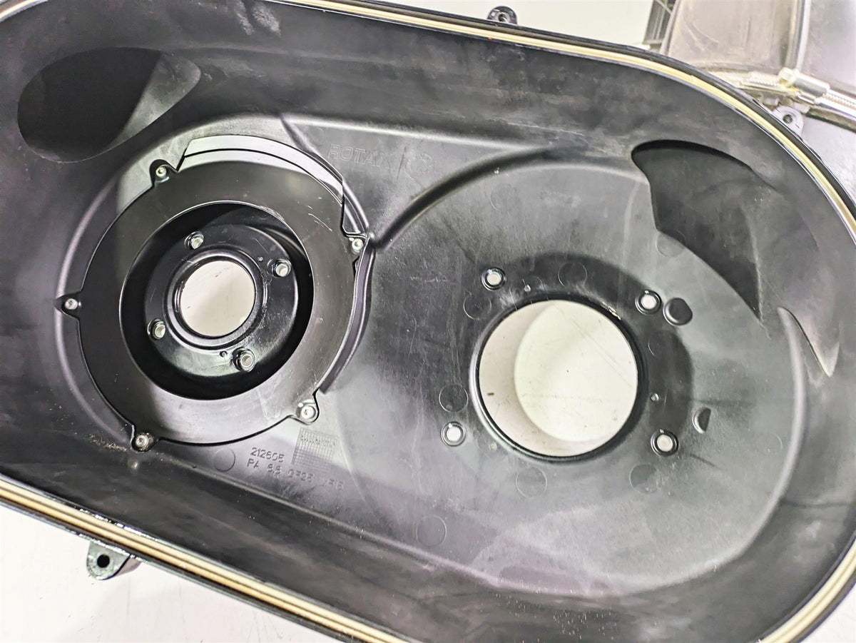 2018 Can Am Maverick X3 XRC Turbo R Inner Outer Clutch Cover 420212605 420212508 {{ shop.shopifyCountryName }} - Mototech271
