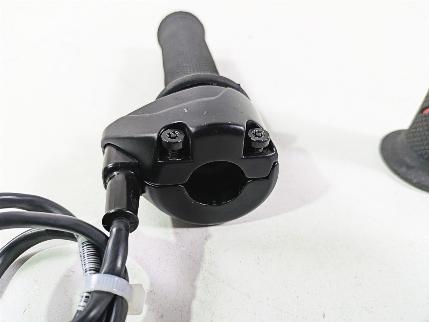 2013 Ducati Hypermotard 821 SP Ride By Wire Throttle Grip Set 66020034E {{ shop.shopifyCountryName }} - Mototech271