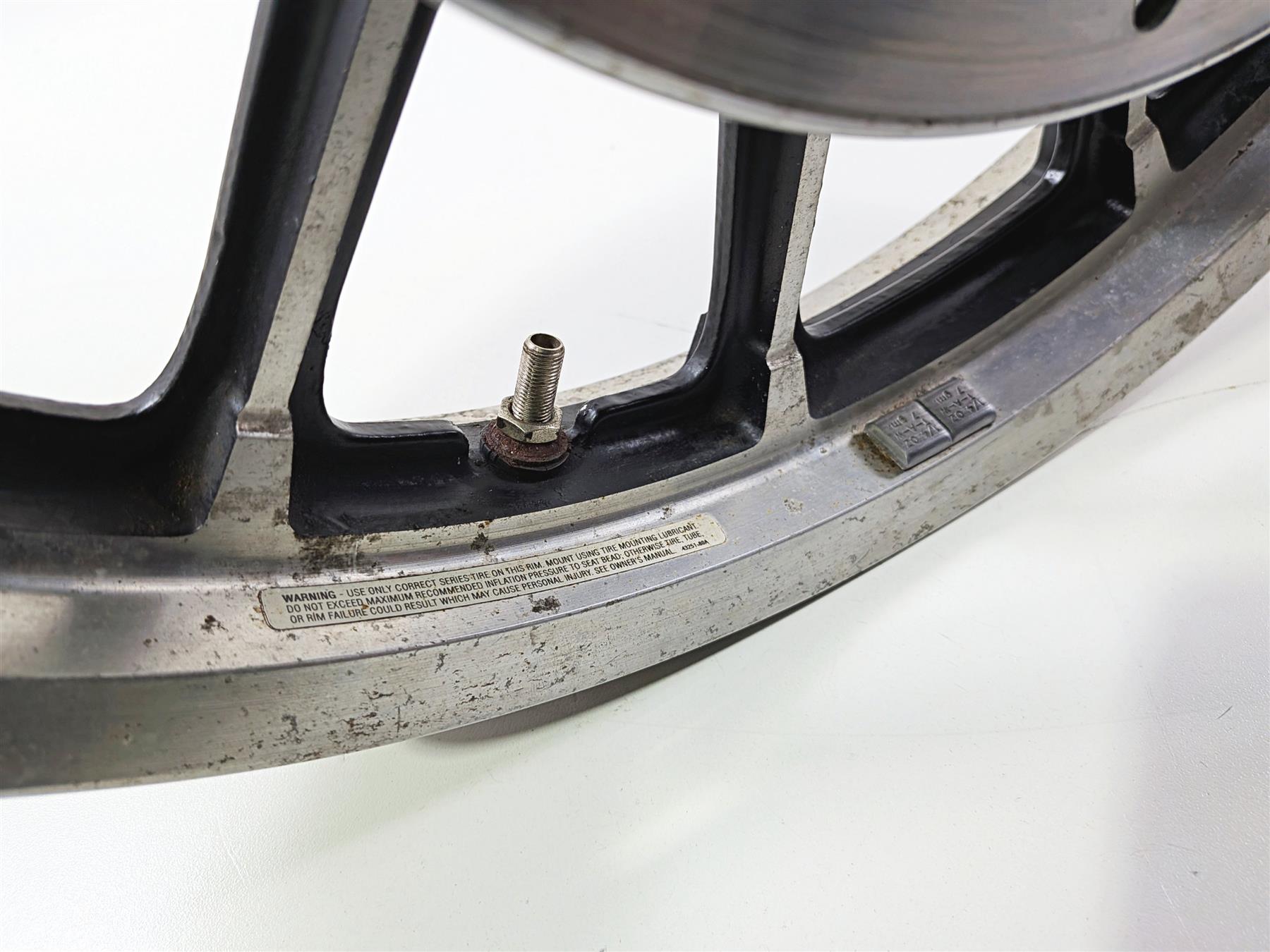 2002 Harley Davidson XLH883 Sportster 19x2.5 Front Wheel Rim - Runout 43594-00A {{ shop.shopifyCountryName }} - Mototech271
