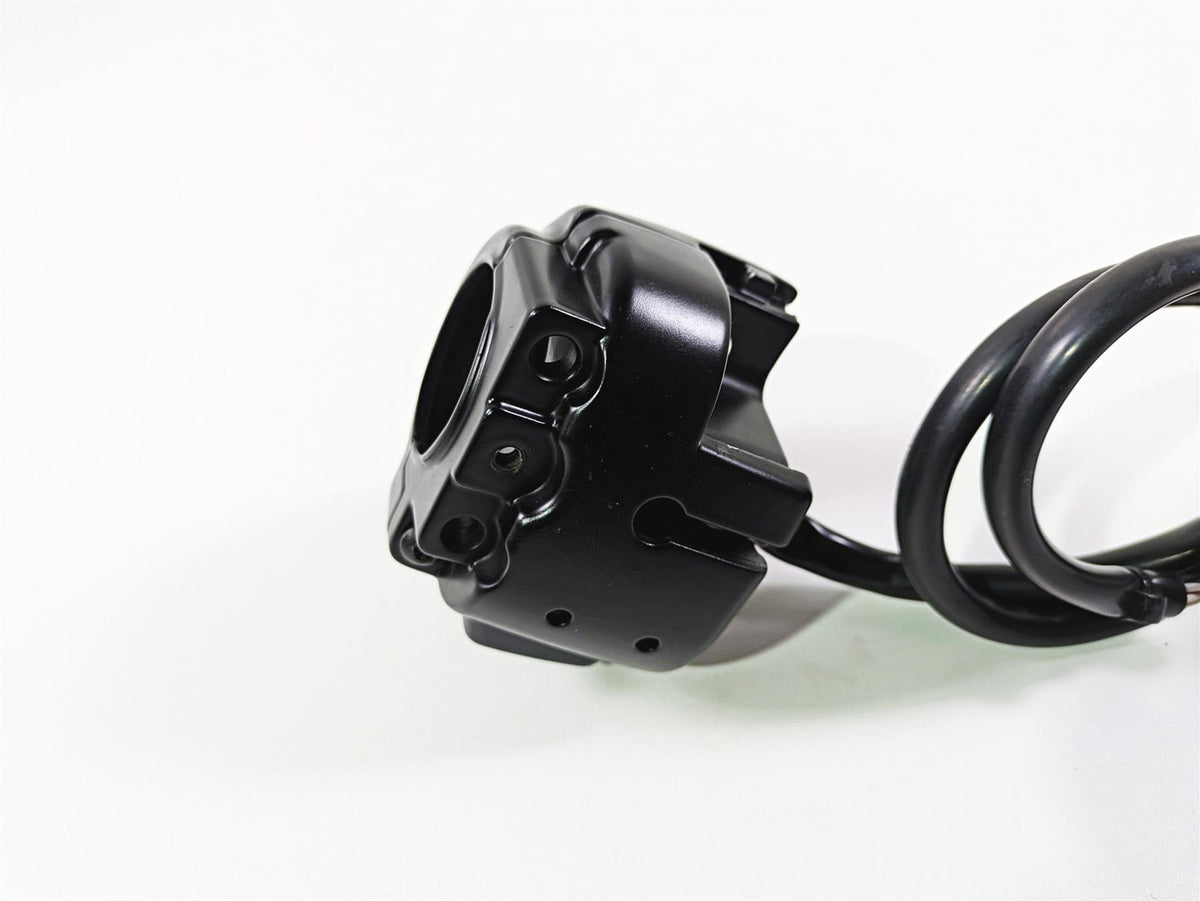 2019 Harley Softail FXDR 114 Right Hand Start Kill Control Switch 71500462 {{ shop.shopifyCountryName }} - Mototech271