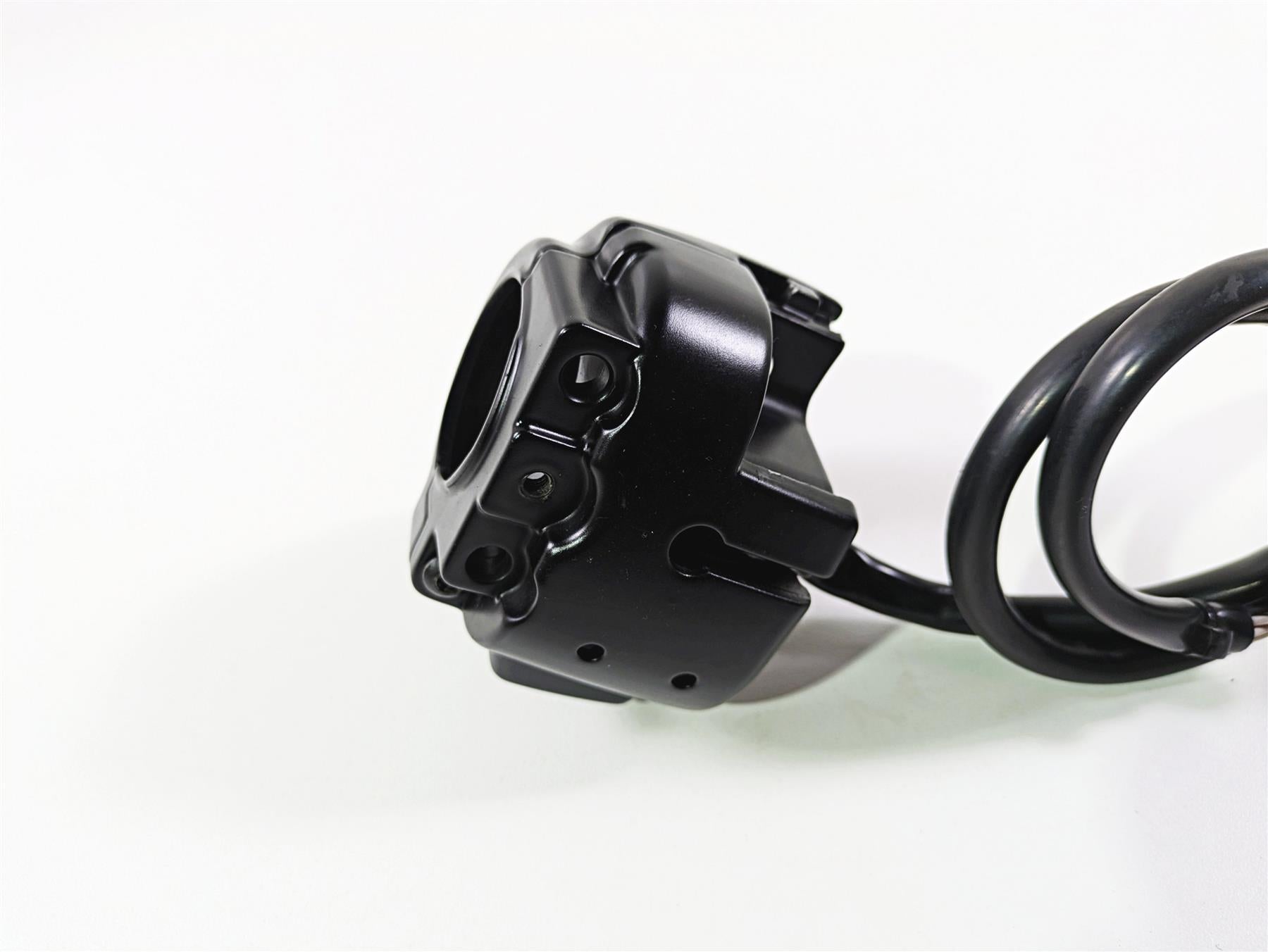 2019 Harley Softail FXDR 114 Right Hand Start Kill Control Switch 71500462 {{ shop.shopifyCountryName }} - Mototech271