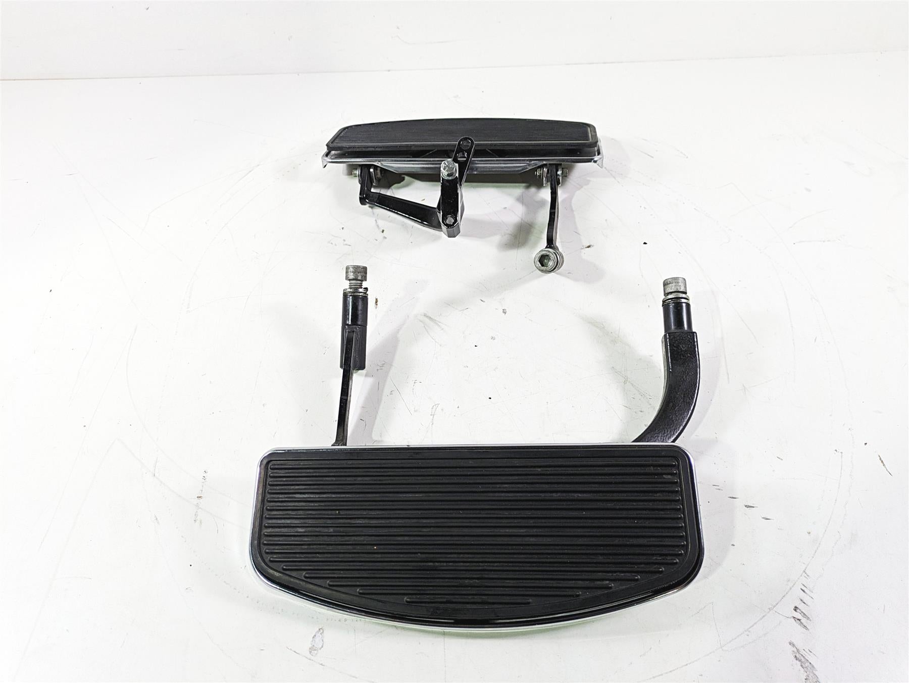 2008 Harley Touring FLHTCU E-Glide 105TH Front Floor Board Set 50622-83 50518-83 {{ shop.shopifyCountryName }} - Mototech271