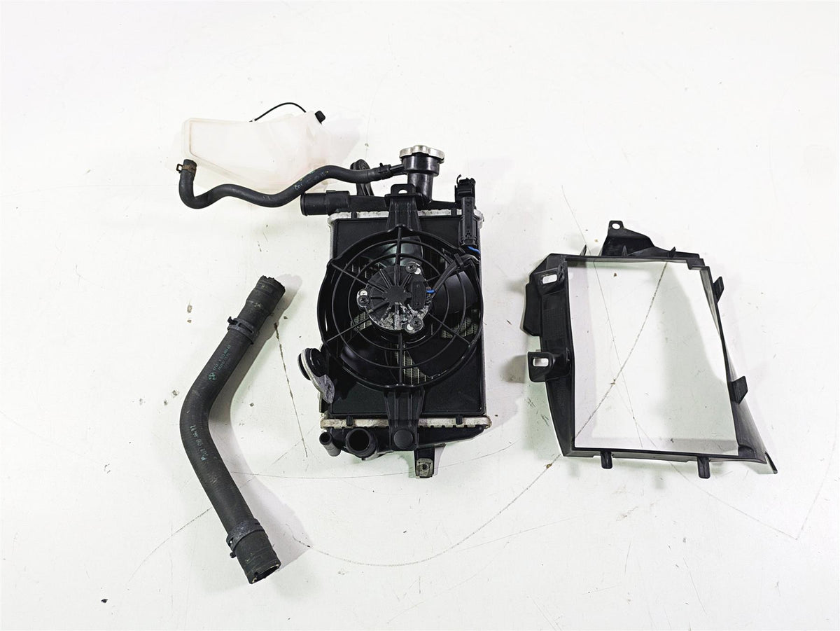 2015 BMW R1200GS Adv K51 Right Radiator Fan Reservoir & Cover 17118546416 {{ shop.shopifyCountryName }} - Mototech271