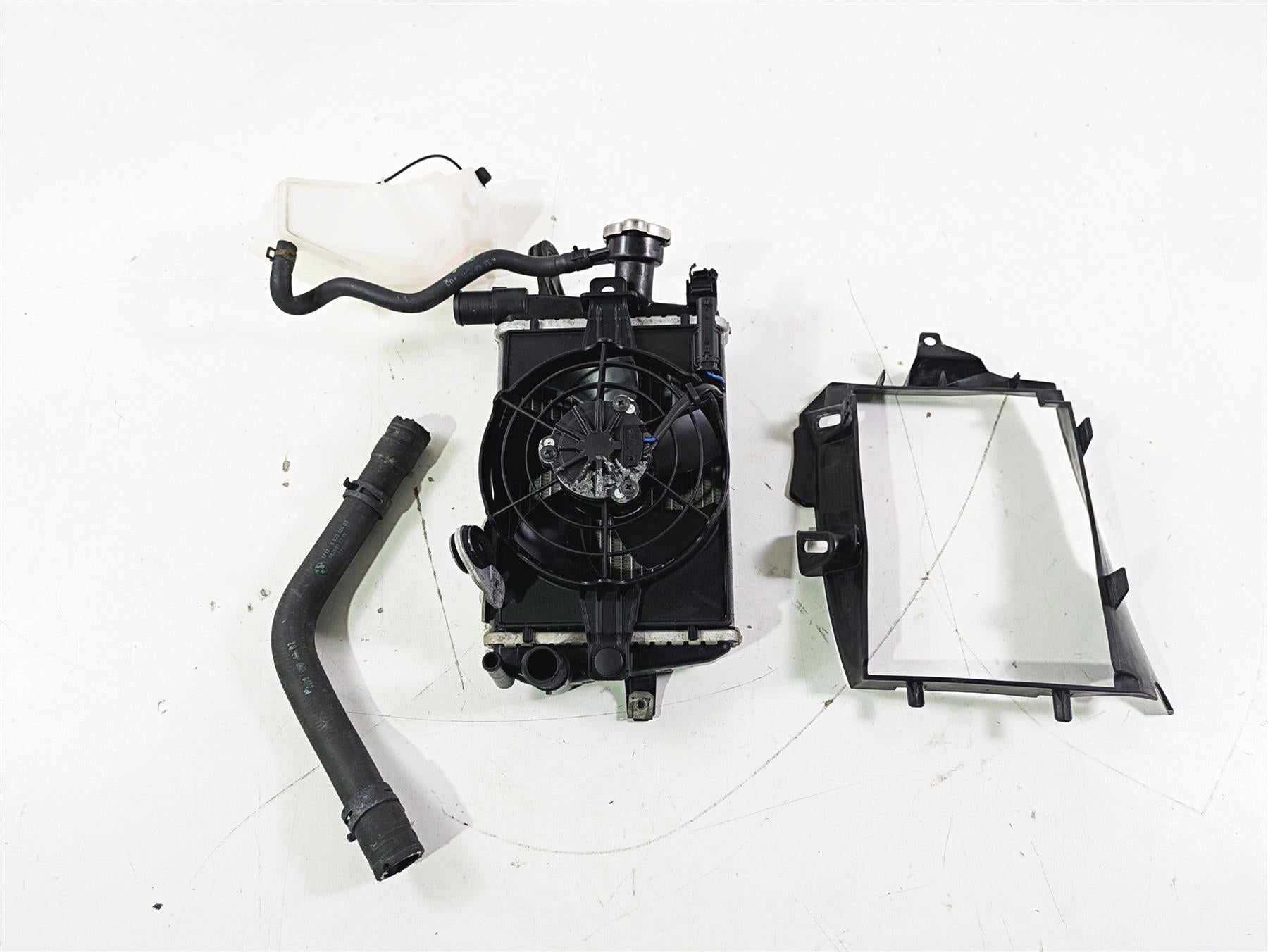 2015 BMW R1200GS Adv K51 Right Radiator Fan Reservoir & Cover 17118546416