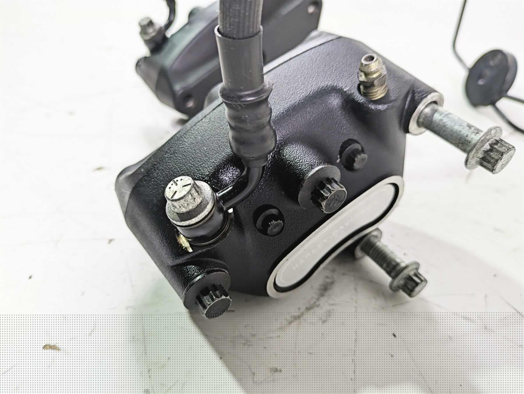2003 Harley Touring FLHTCUI E-Glide 100th Front Brake Caliper Set 44023-00C {{ shop.shopifyCountryName }} - Mototech271