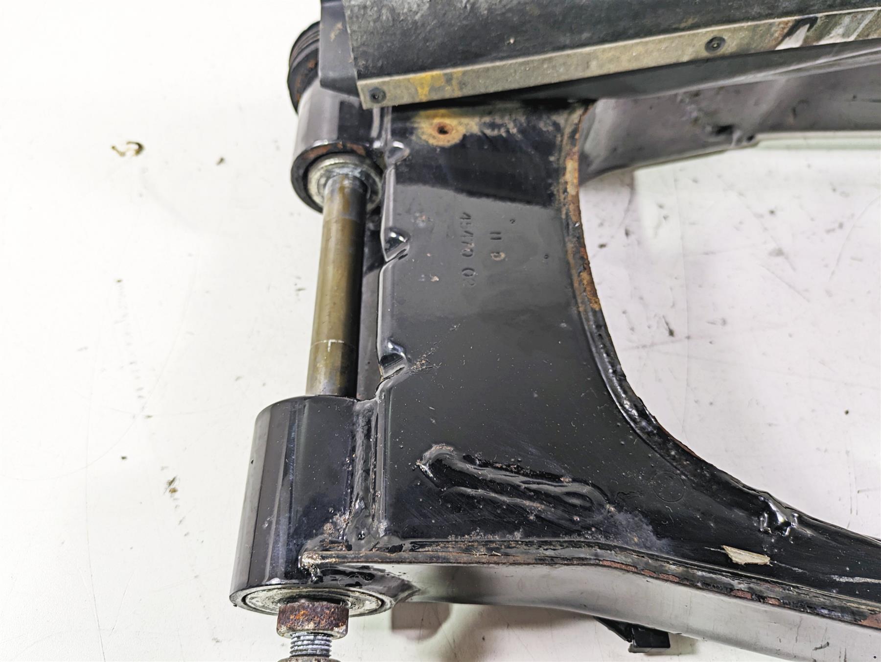 2003 Harley Touring FLHTCUI 100TH E-Glide Swingarm Swing Arm 1" Axle 47549-02A {{ shop.shopifyCountryName }} - Mototech271