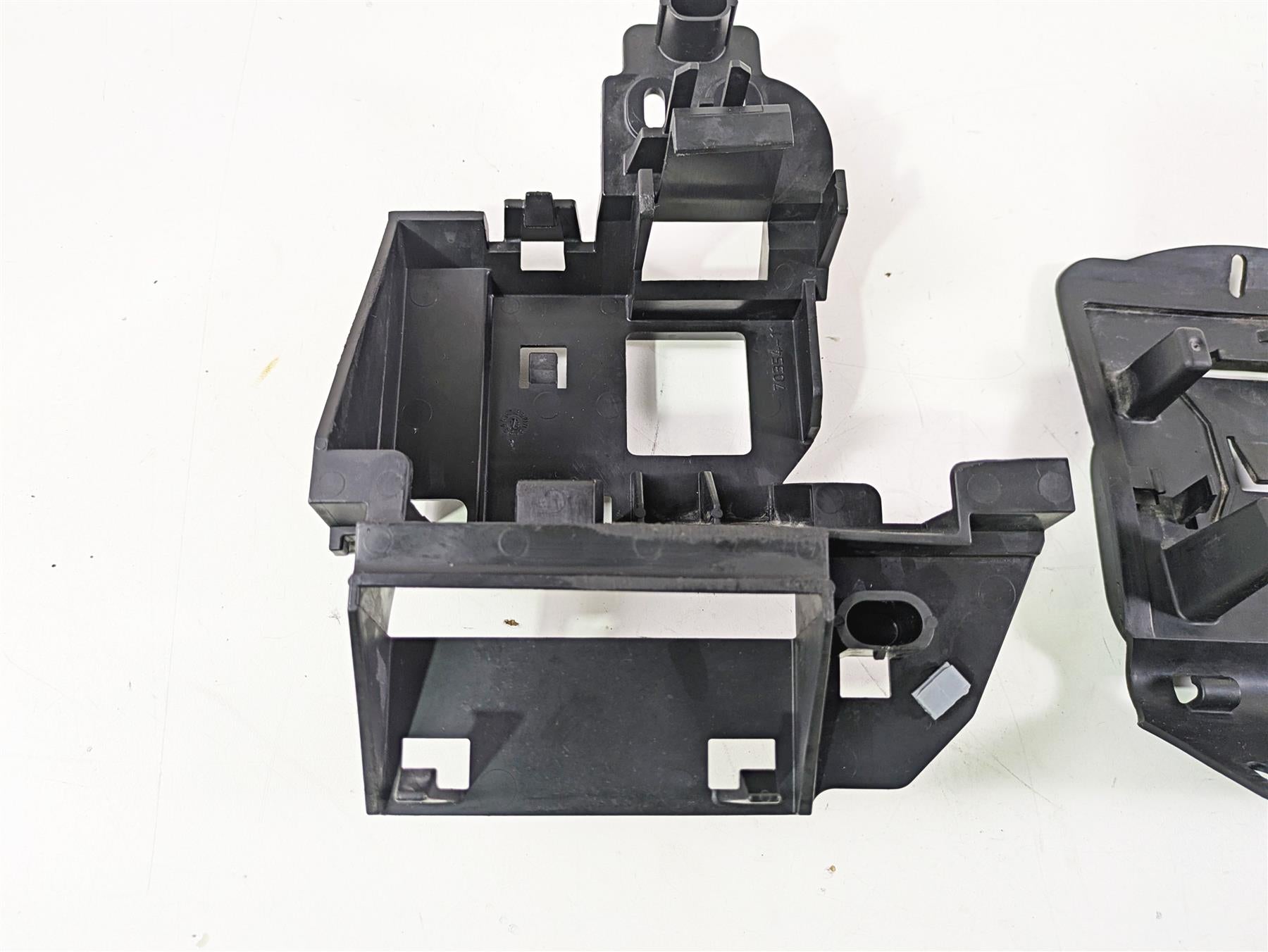 2014 Harley FLS Softail Slim Electric Holder Plastic Stay Carrier Set 70354-11 {{ shop.shopifyCountryName }} - Mototech271