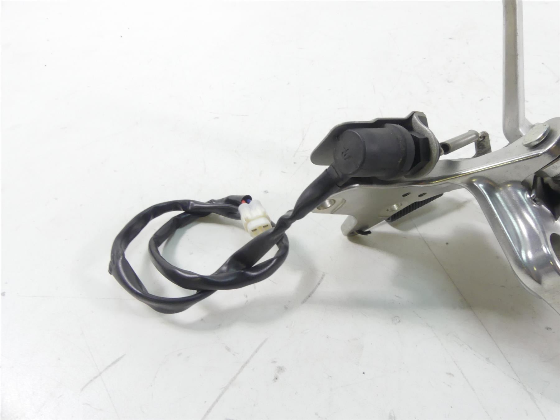 2013 Yamaha VMX17 V-Max 1700 Right Foot Peg + Brake Pedal Set 2S3-27443-00-00 {{ shop.shopifyCountryName }} - Mototech271