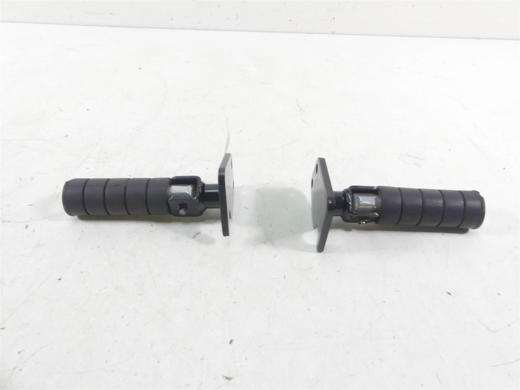 2002 Yamaha XVS1100 V-Star Rear Passenger Footpeg Foot Rest Set 5EL-27430-00-00 {{ shop.shopifyCountryName }} - Mototech271