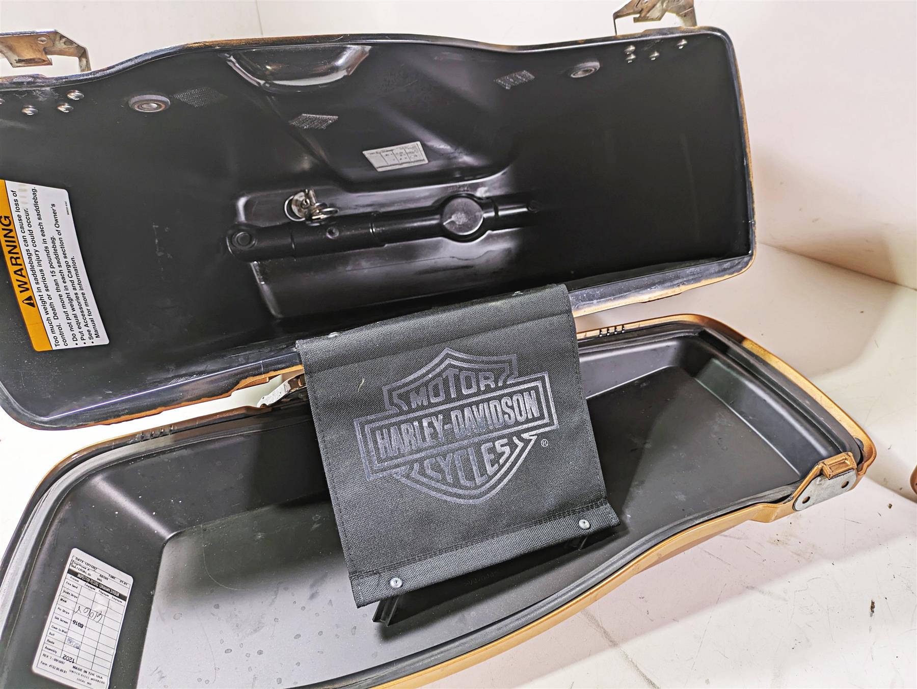 2008 Harley Touring FLHTCU E-Glide 105TH Saddlebag Saddle Bag Set 90752-93 {{ shop.shopifyCountryName }} - Mototech271
