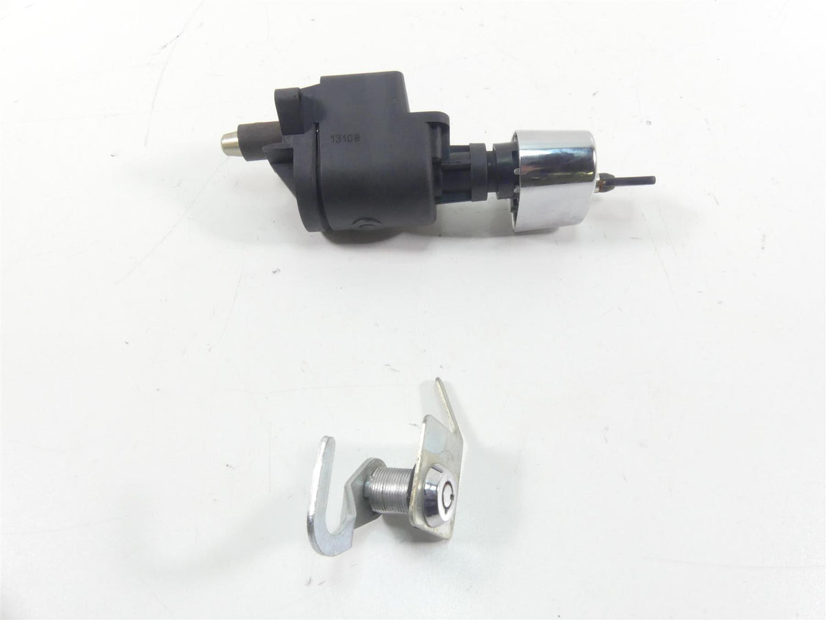2013 Harley Touring FLHTP Electra Glide Ignition Switch Key Lock Set 71572-06 {{ shop.shopifyCountryName }} - Mototech271