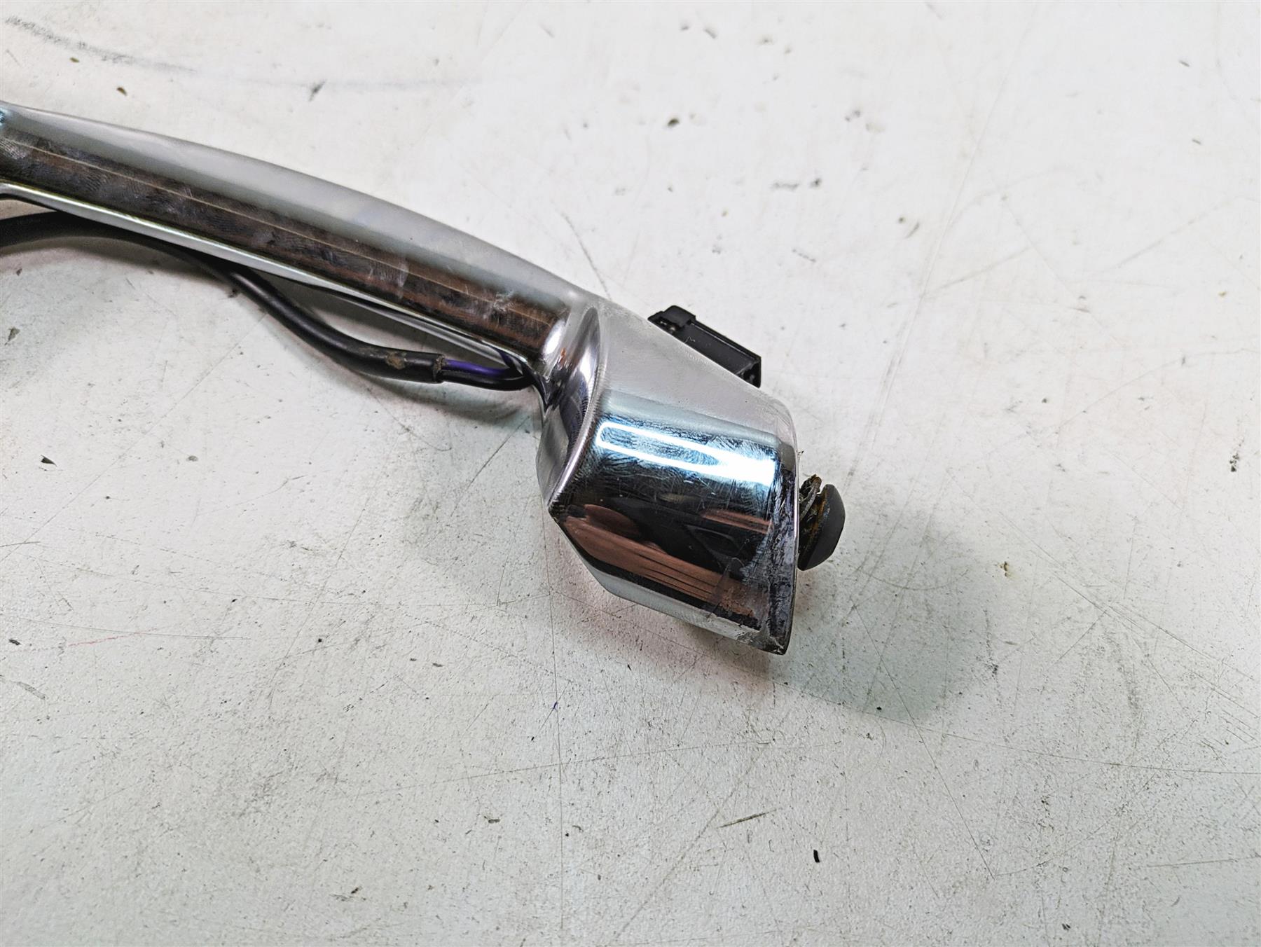 2006 Harley FLSTI Softail Heritage Rear Turn Signal Bar Set - Read 68510-74C {{ shop.shopifyCountryName }} - Mototech271