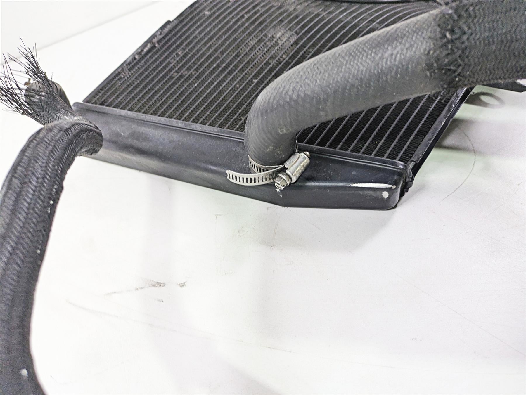 2007 Suzuki GSXR600 Coolant Radiator - No Leaks & Straight 17710-01H00 {{ shop.shopifyCountryName }} - Mototech271