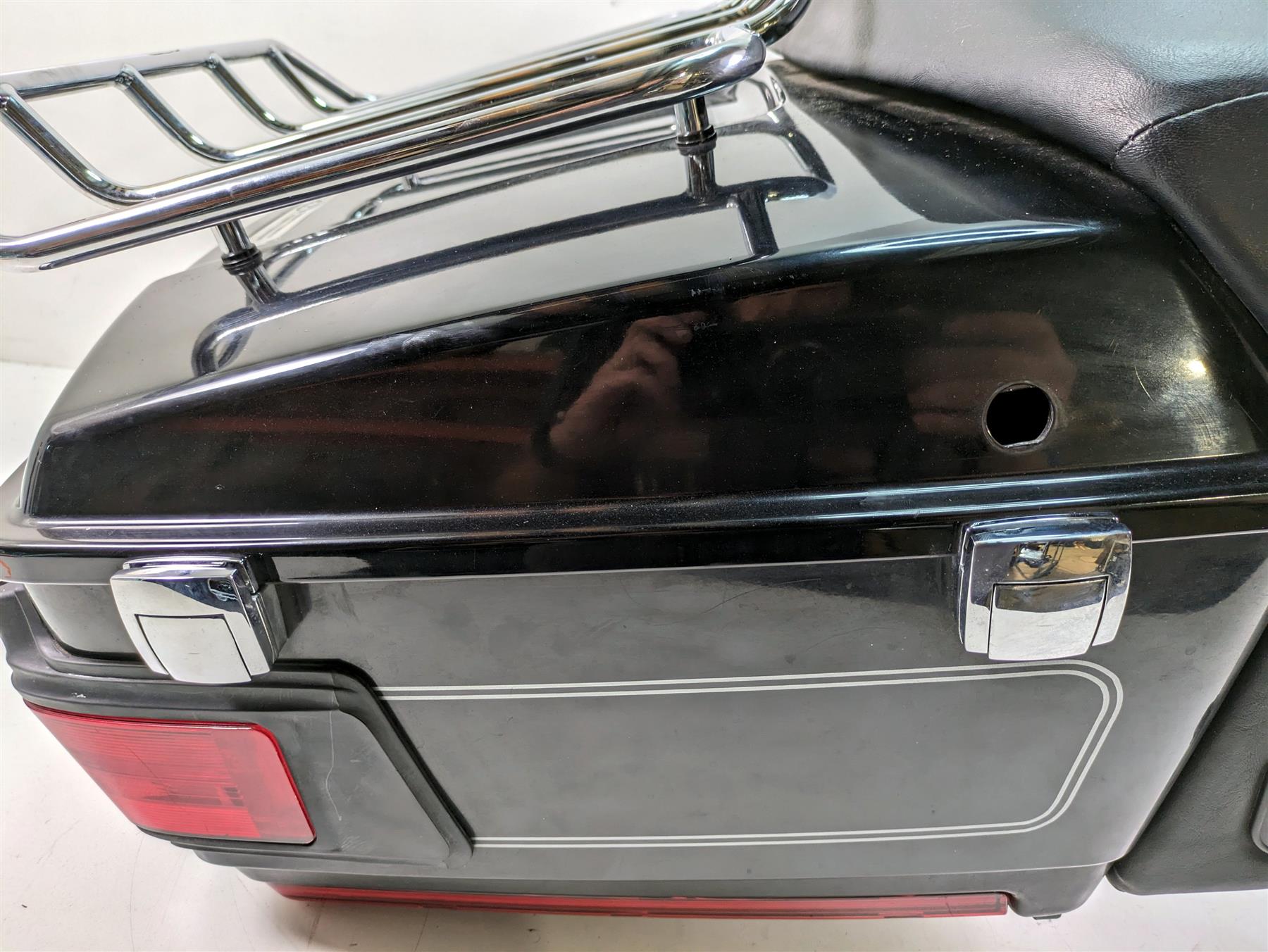 2006 Harley Touring FLHTCUI Electra Glide Vivid Black Silv Stripe Trunk 53128-06 {{ shop.shopifyCountryName }} - Mototech271