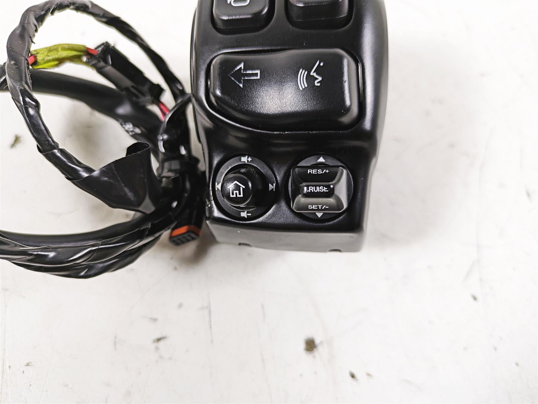 2015 Harley Touring FLHXS Street Glide Left Hand Cruise Control Switch 71500128B {{ shop.shopifyCountryName }} - Mototech271