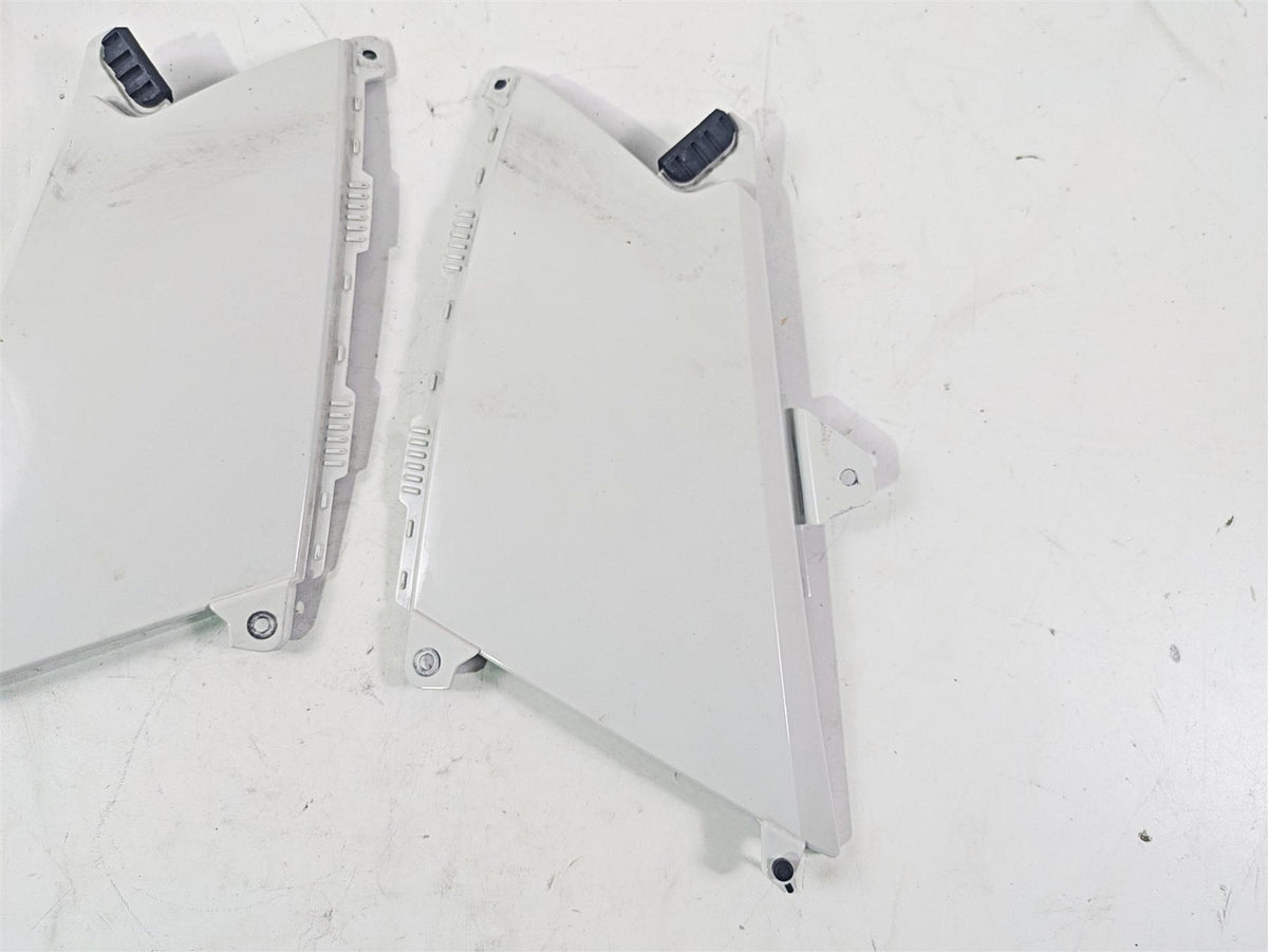 2010 BMW R1200GS K25 Under Tank Knee Cover Set Alpinweiss 46637726781 {{ shop.shopifyCountryName }} - Mototech271
