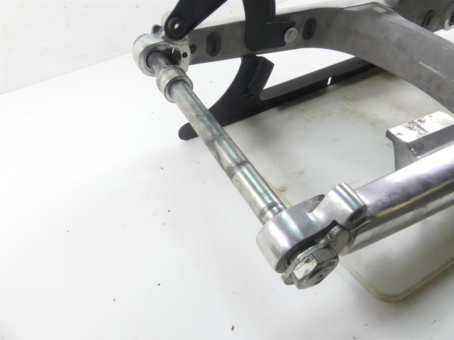 2012 Harley VRSCF Muscle Rod Swingarm Swing Arm + 25mm Axle & Guard 48604-07A {{ shop.shopifyCountryName }} - Mototech271