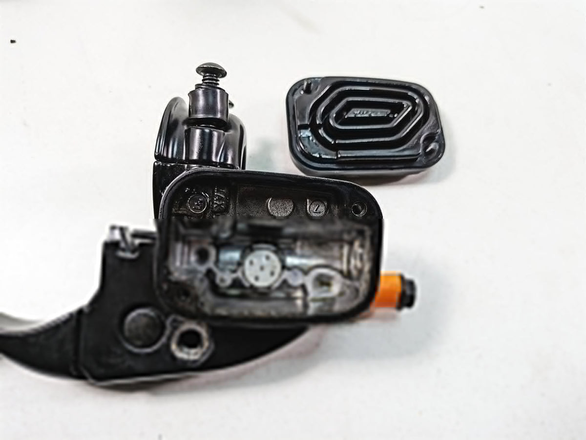 2018 Harley Touring FLHXSE CVO Street Glide Front Brake Master Cylinder 44985-10 {{ shop.shopifyCountryName }} - Mototech271