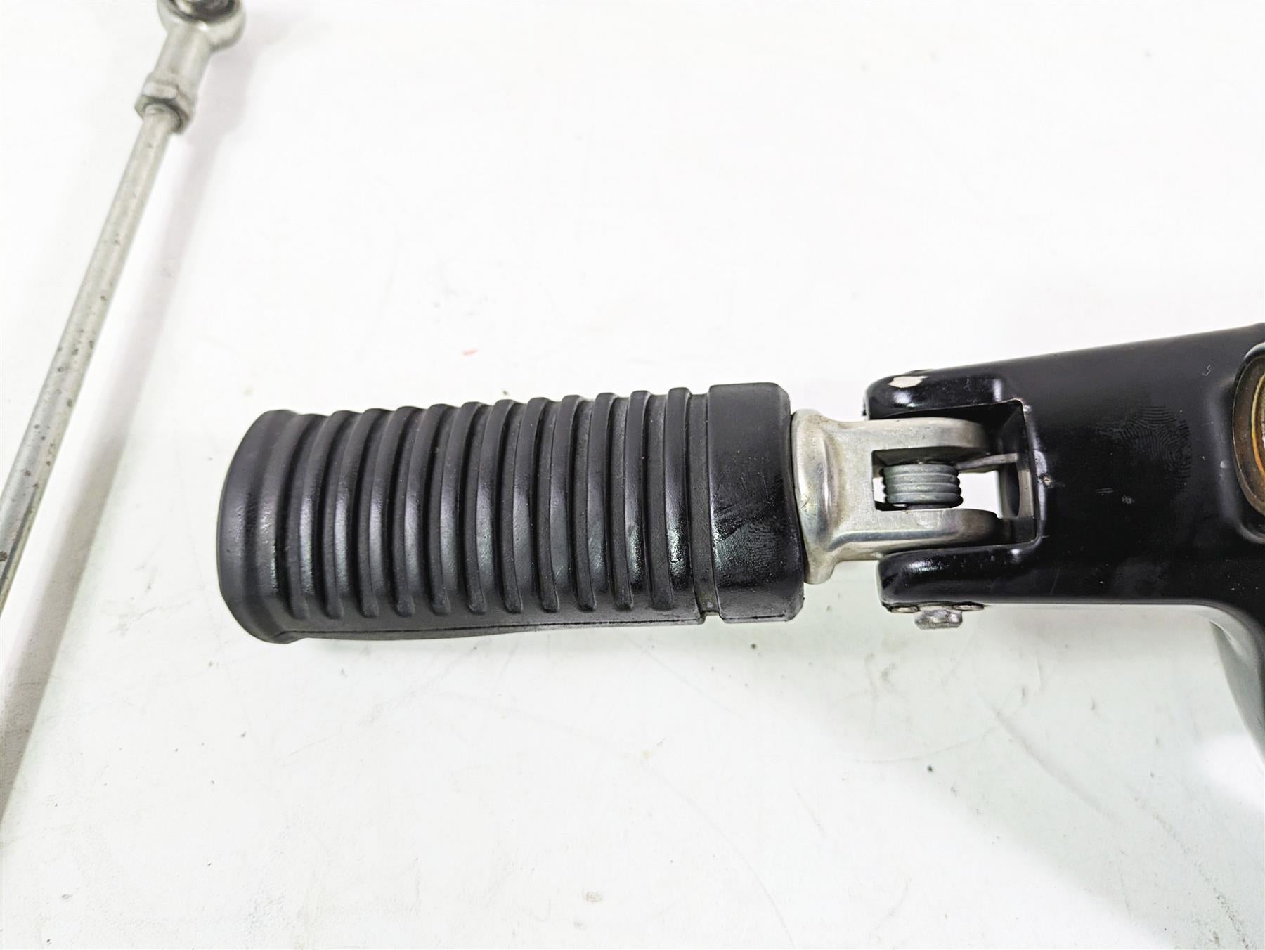2018 Harley FXBR Softail Breakout Left Footpeg + Mount & Shift Parts 33600134 {{ shop.shopifyCountryName }} - Mototech271