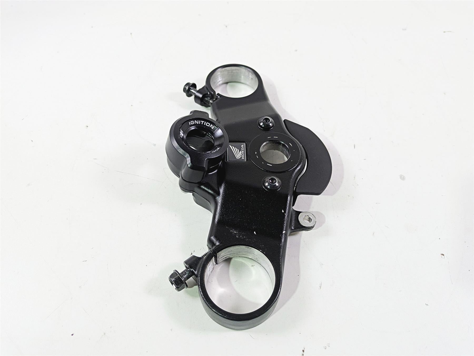 2025 Honda CBR600RR Upper Triple Tree Steering Clamp 53300-MJC-A00 {{ shop.shopifyCountryName }} - Mototech271