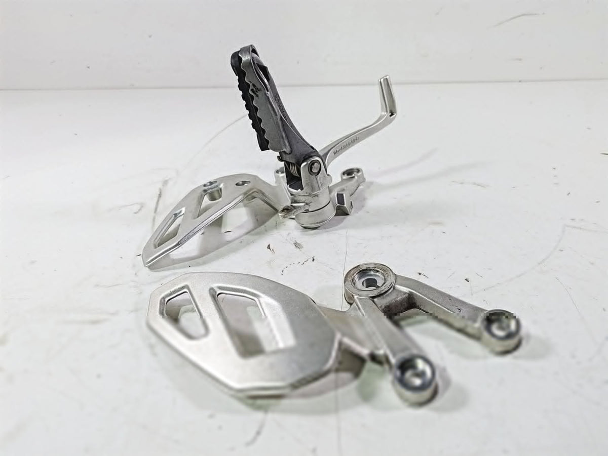 2019 BMW S1000XR K49 Right Rider Footpeg & Brake Pedal Set - Read 46718553836 {{ shop.shopifyCountryName }} - Mototech271