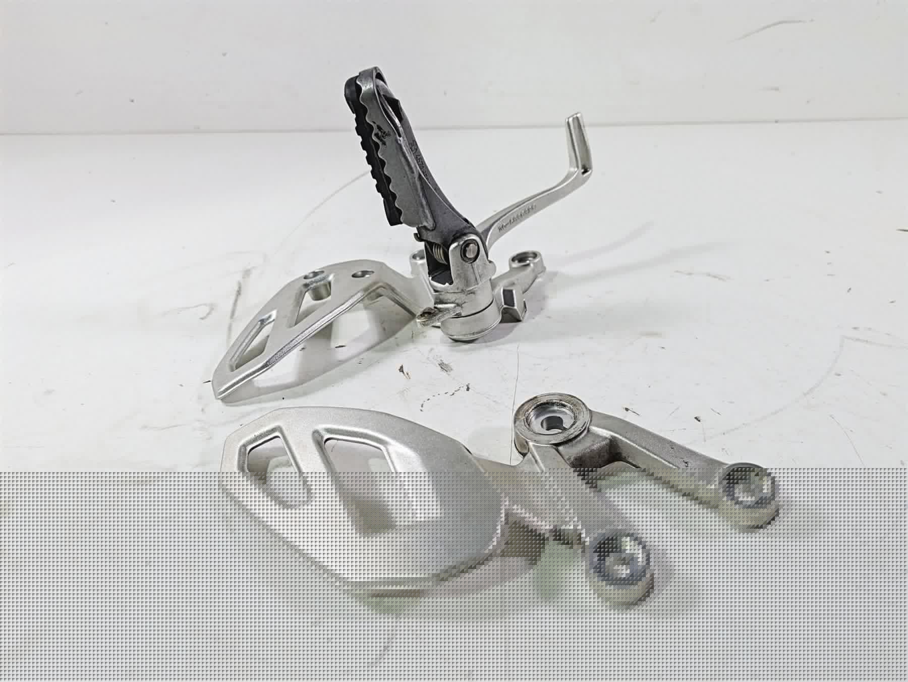 2019 BMW S1000XR K49 Right Rider Footpeg & Brake Pedal Set - Read 46718553836 {{ shop.shopifyCountryName }} - Mototech271