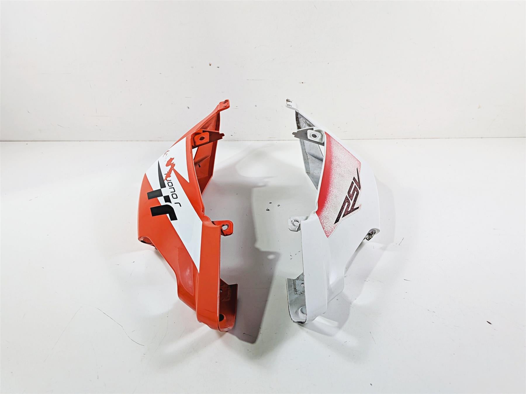 2008 Aprilia RSVR 1000 Factory Tail Side Cover Fairing Set 109722 109723 {{ shop.shopifyCountryName }} - Mototech271