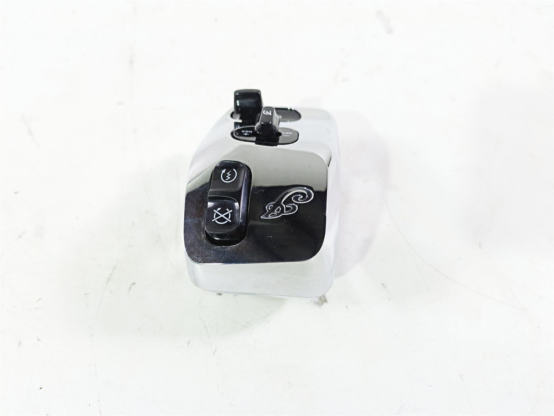 2018 Indian Chieftain Limited Chrome Right Hand Control Switch 4016911 4018445 {{ shop.shopifyCountryName }} - Mototech271