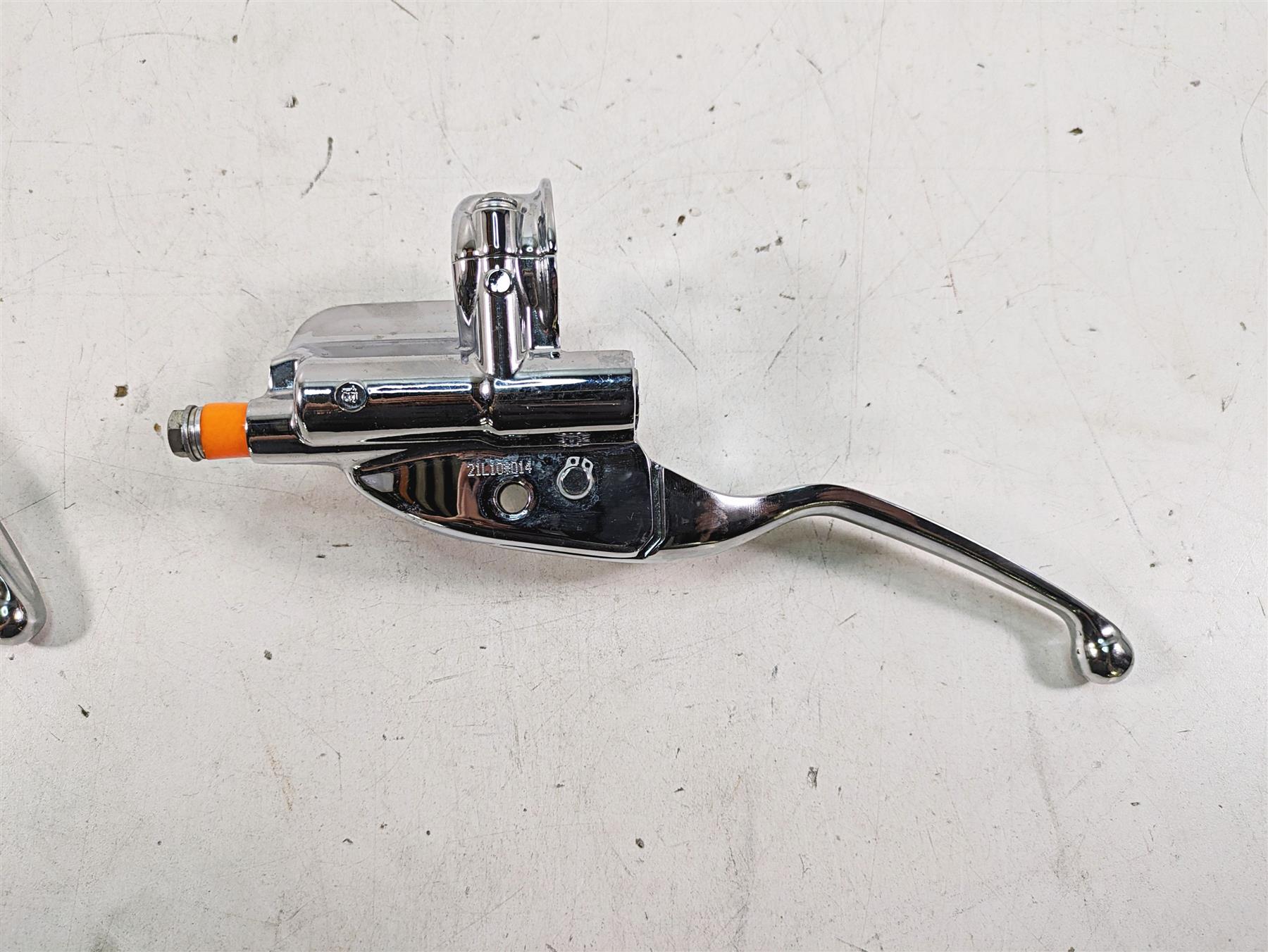 2010 Harley Touring FLHTCU Electra Glide Chrome Brake Clutch Lever Set 44551-08F {{ shop.shopifyCountryName }} - Mototech271