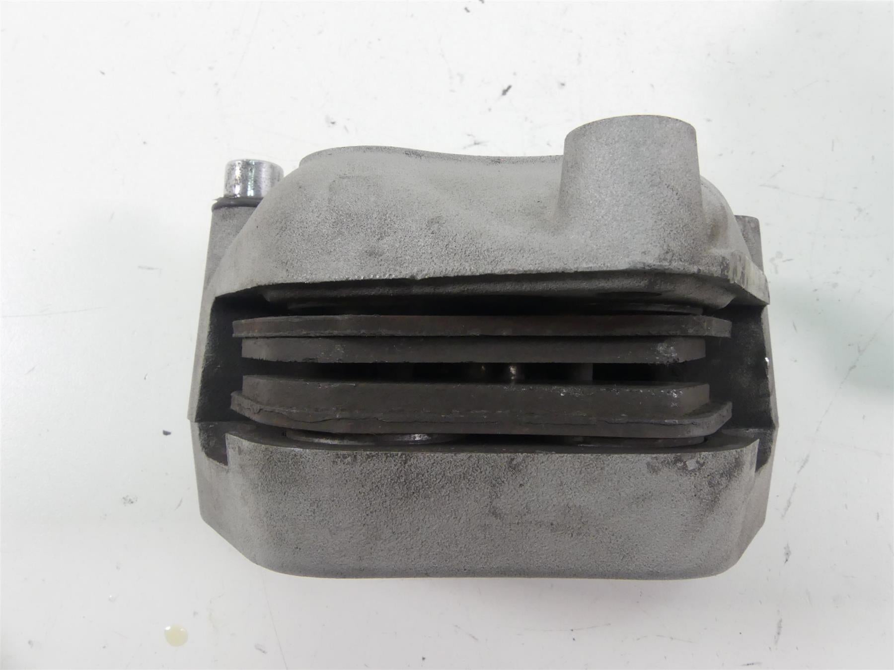 2005 Harley Touring CVO FLHTC SE Electra Glide Front Brake Caliper Set 44381-99 {{ shop.shopifyCountryName }} - Mototech271
