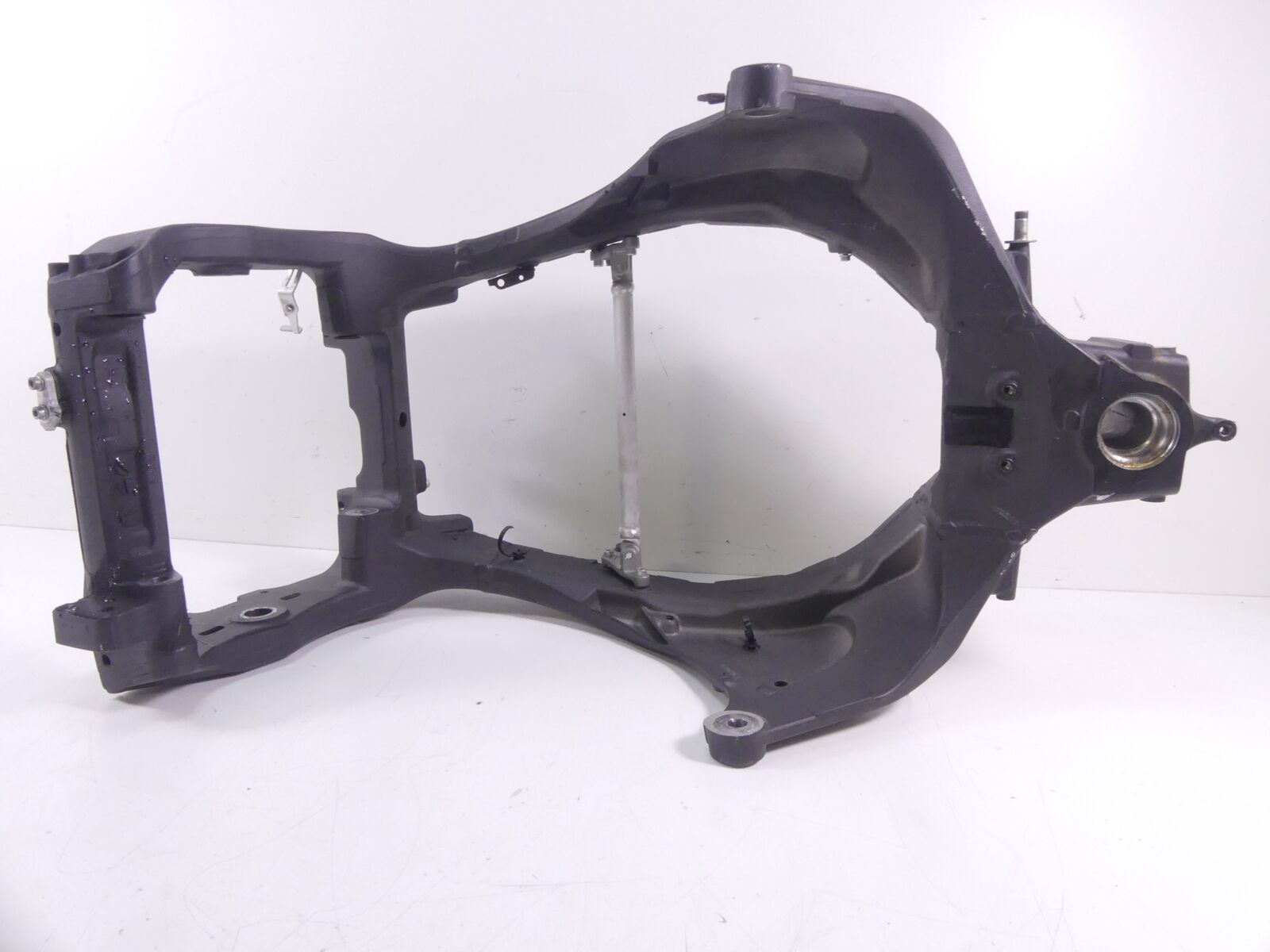 2015 Yamaha YZF-R1M Straight Main Frame Chassis - Salvage Title - 2CR-21110-00-00 {{ shop.shopifyCountryName }} - Mototech271